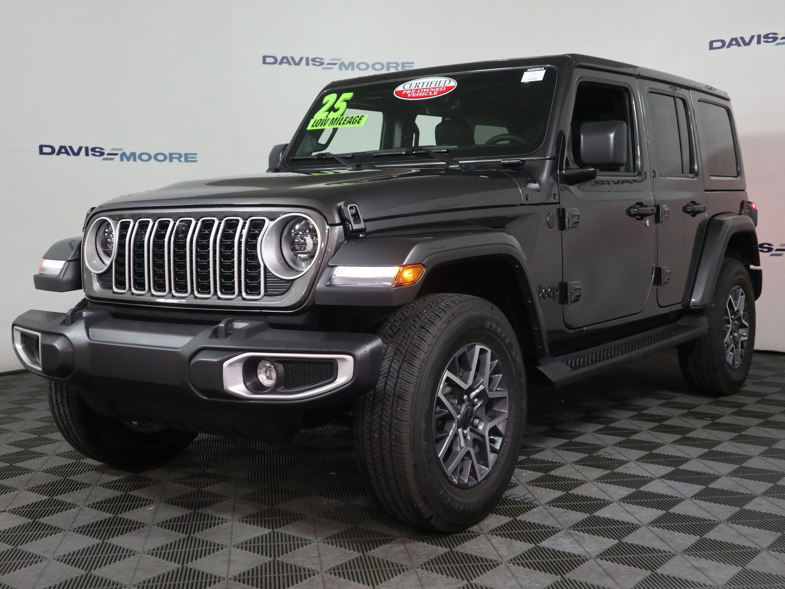 2025 Jeep Wrangler Sahara 4x4