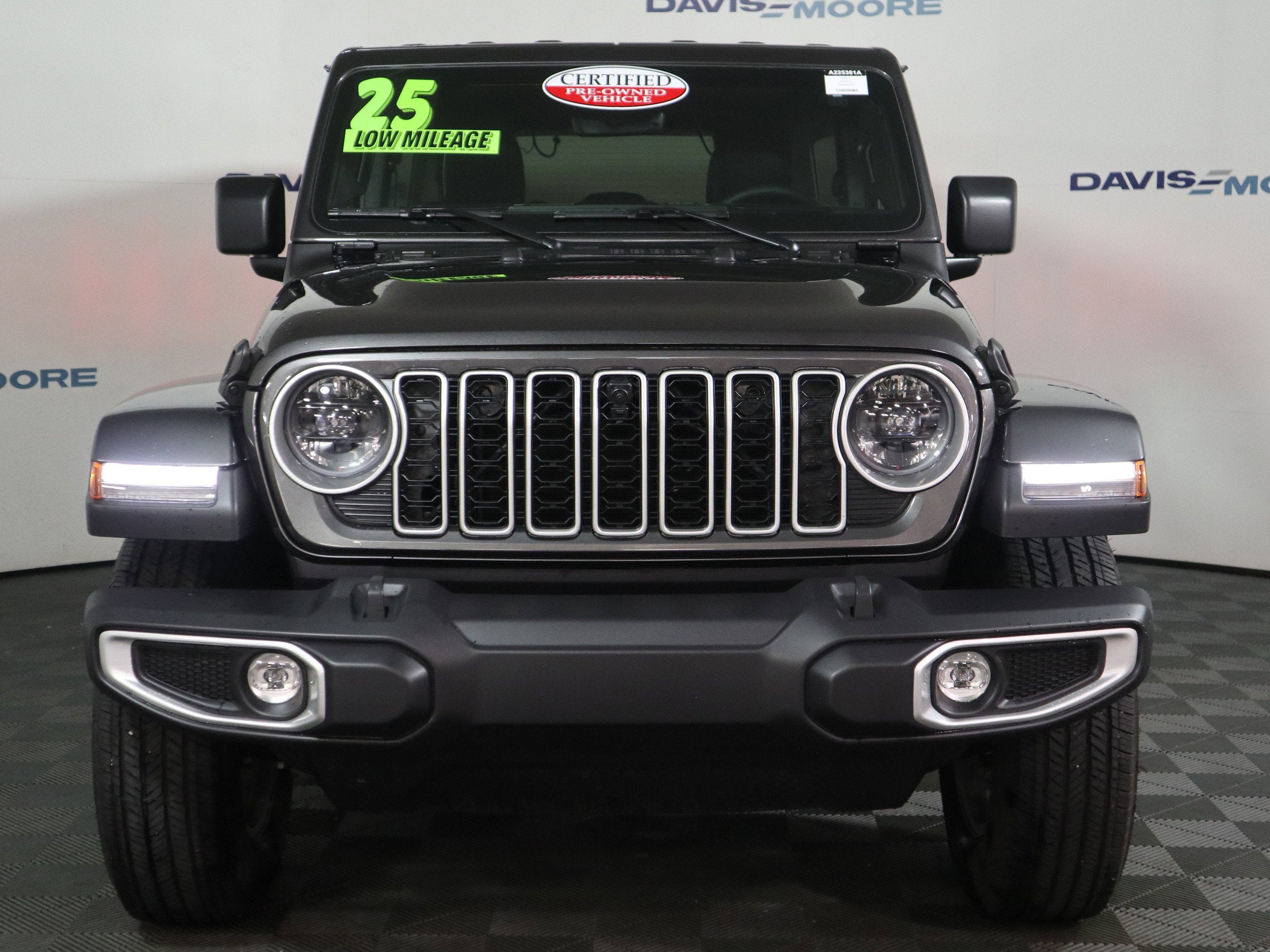 2025 Jeep Wrangler Sahara 4x4