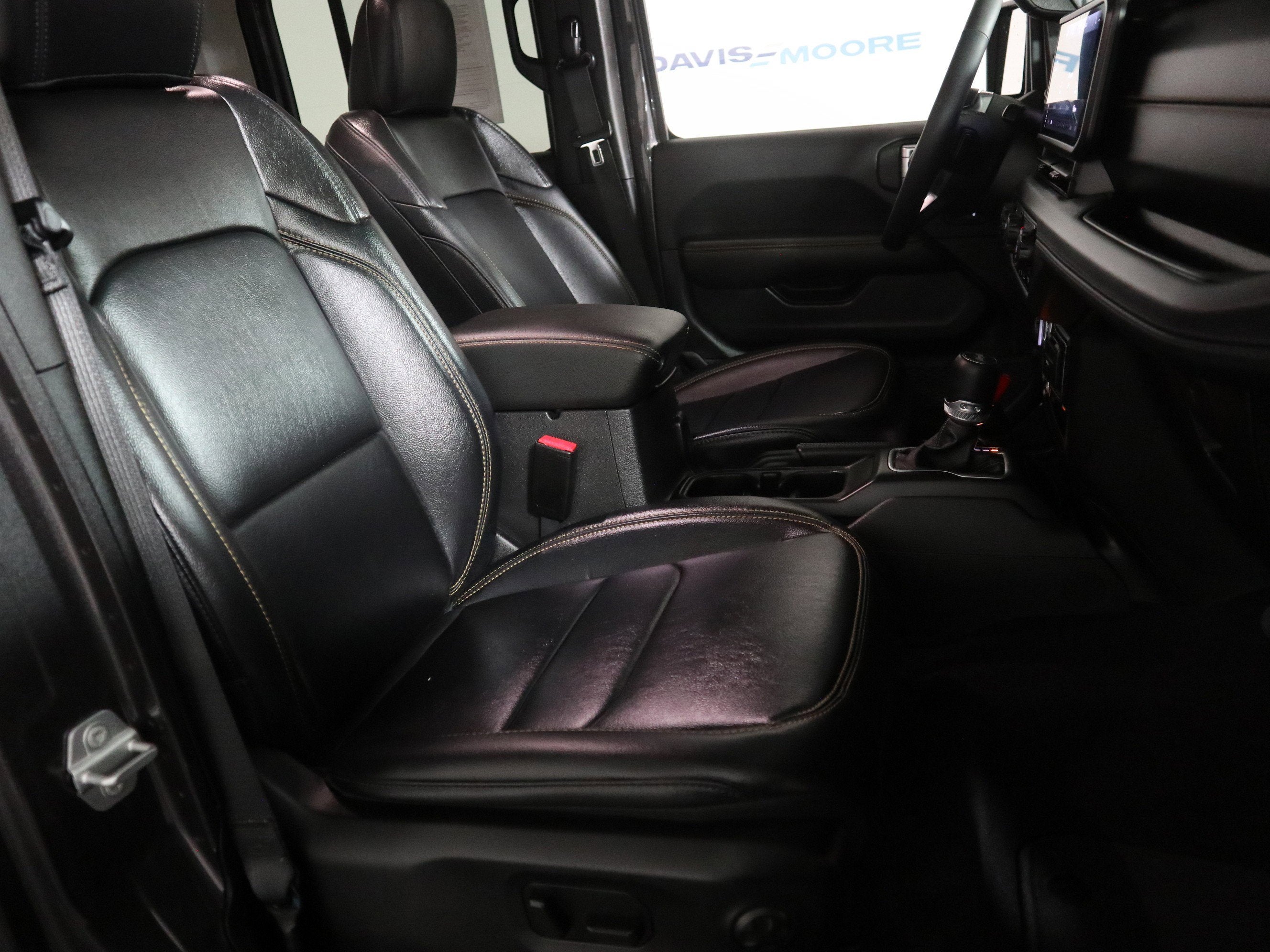 2025 Jeep Wrangler Sahara 4x4