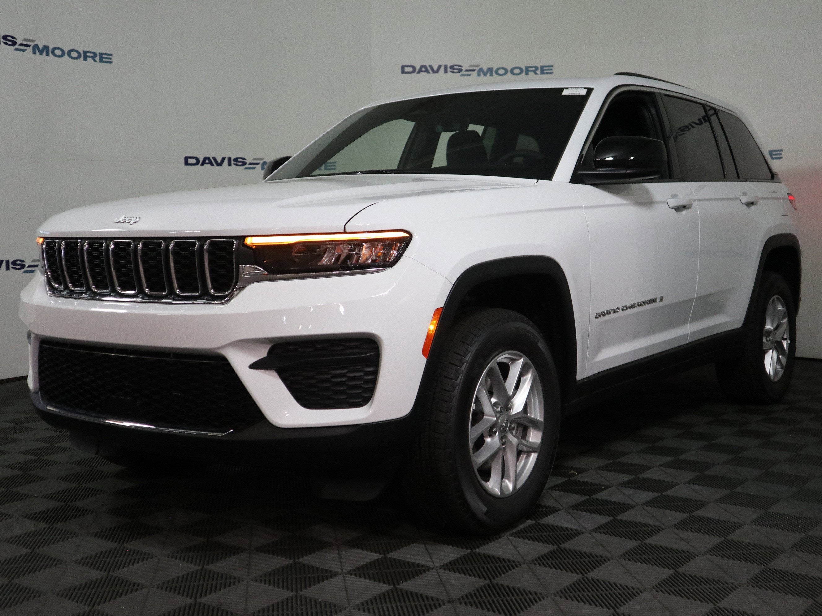 2026 Jeep Grand Cherokee Laredo 4x4