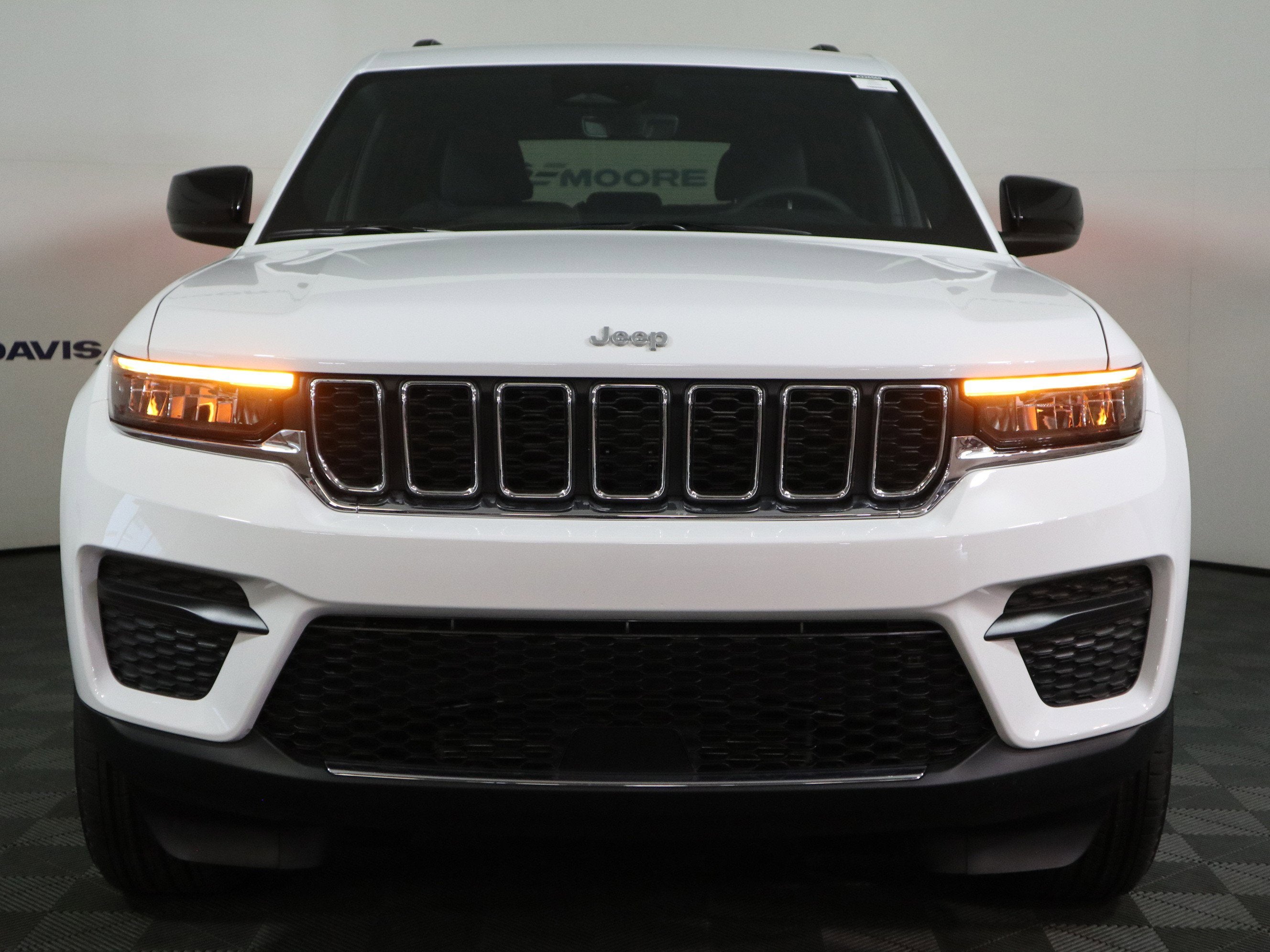 2026 Jeep Grand Cherokee Laredo 4x4
