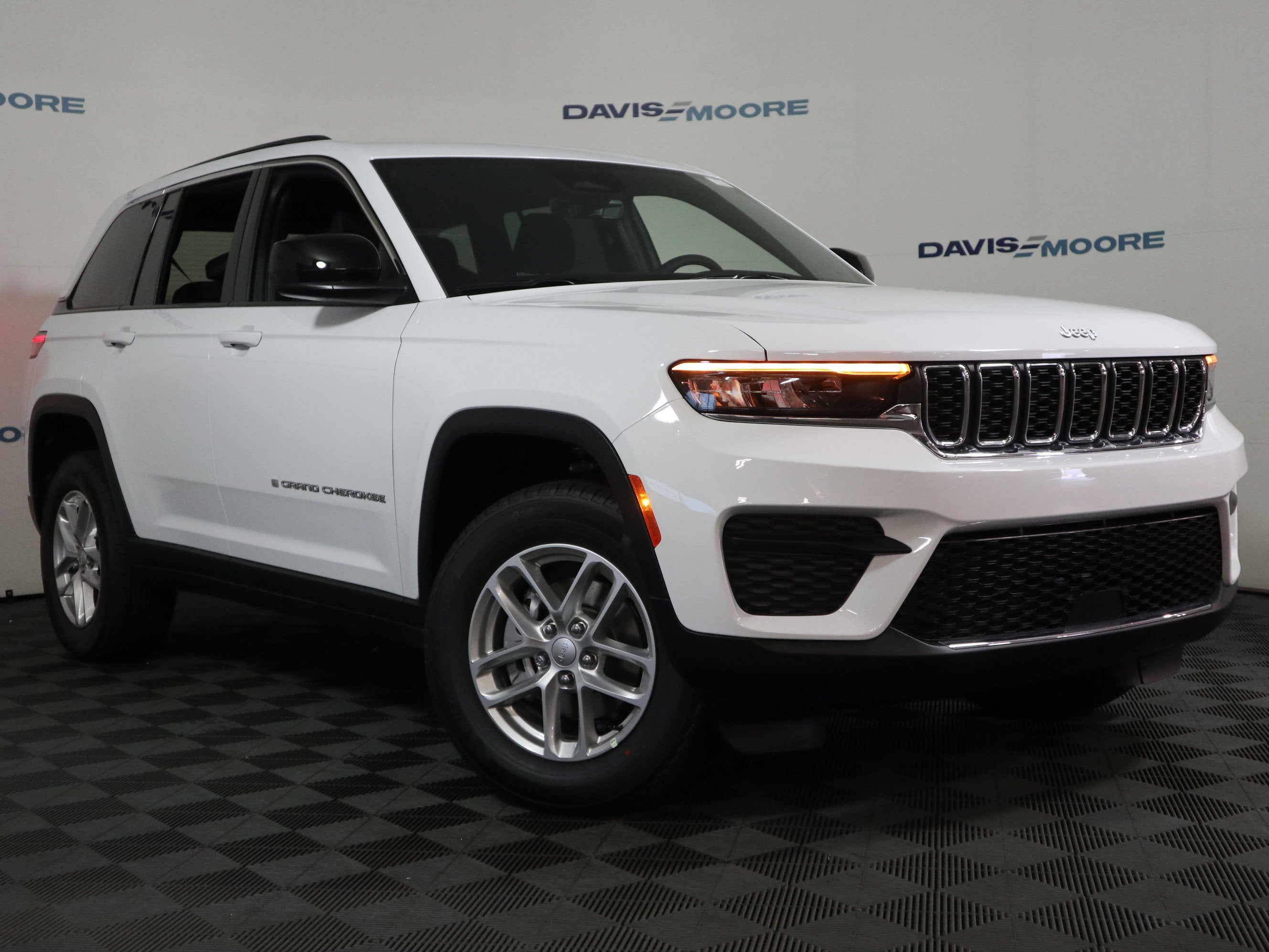 2026 Jeep Grand Cherokee Laredo 4x4