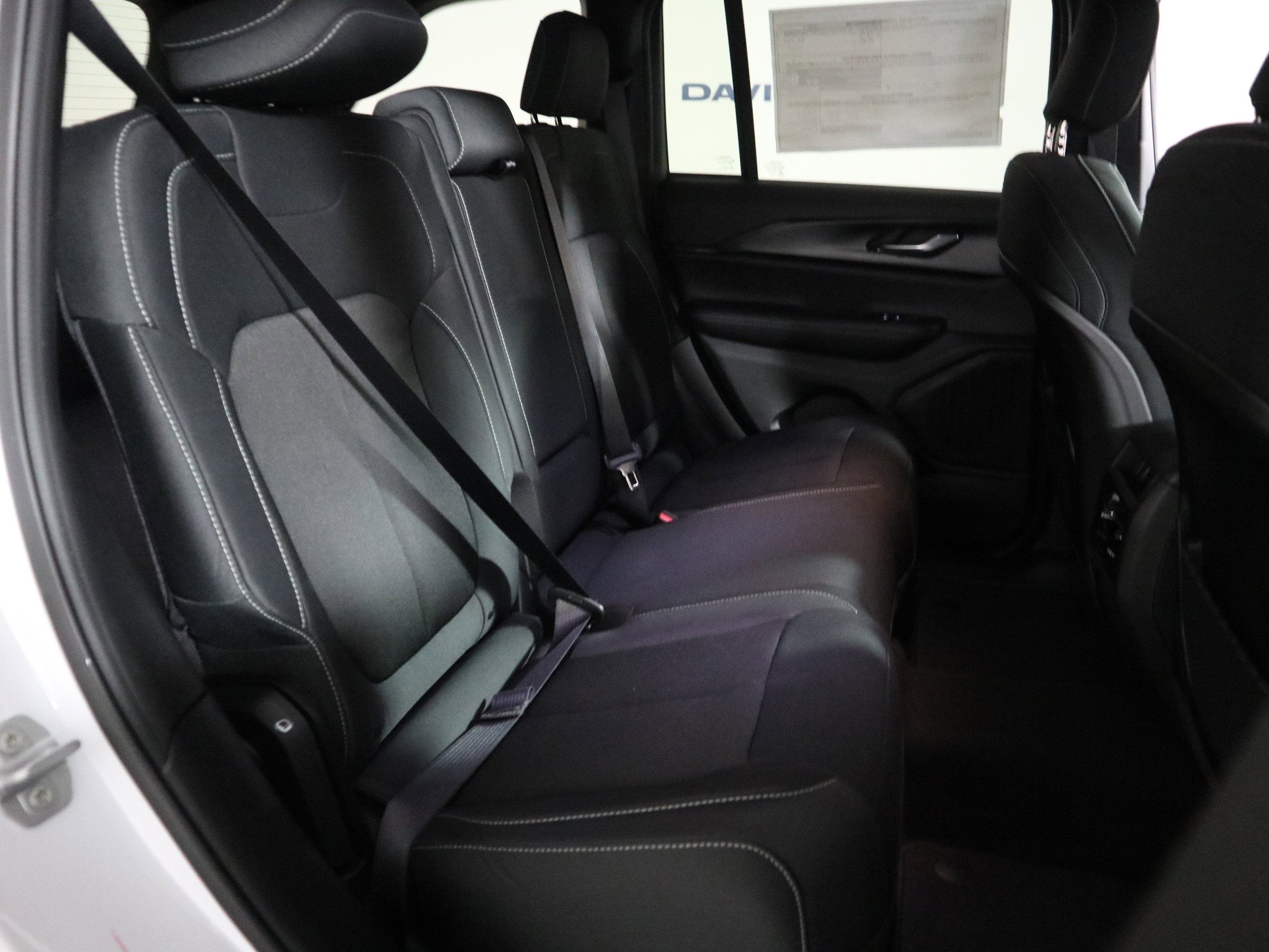 2026 Jeep Grand Cherokee Laredo 4x4