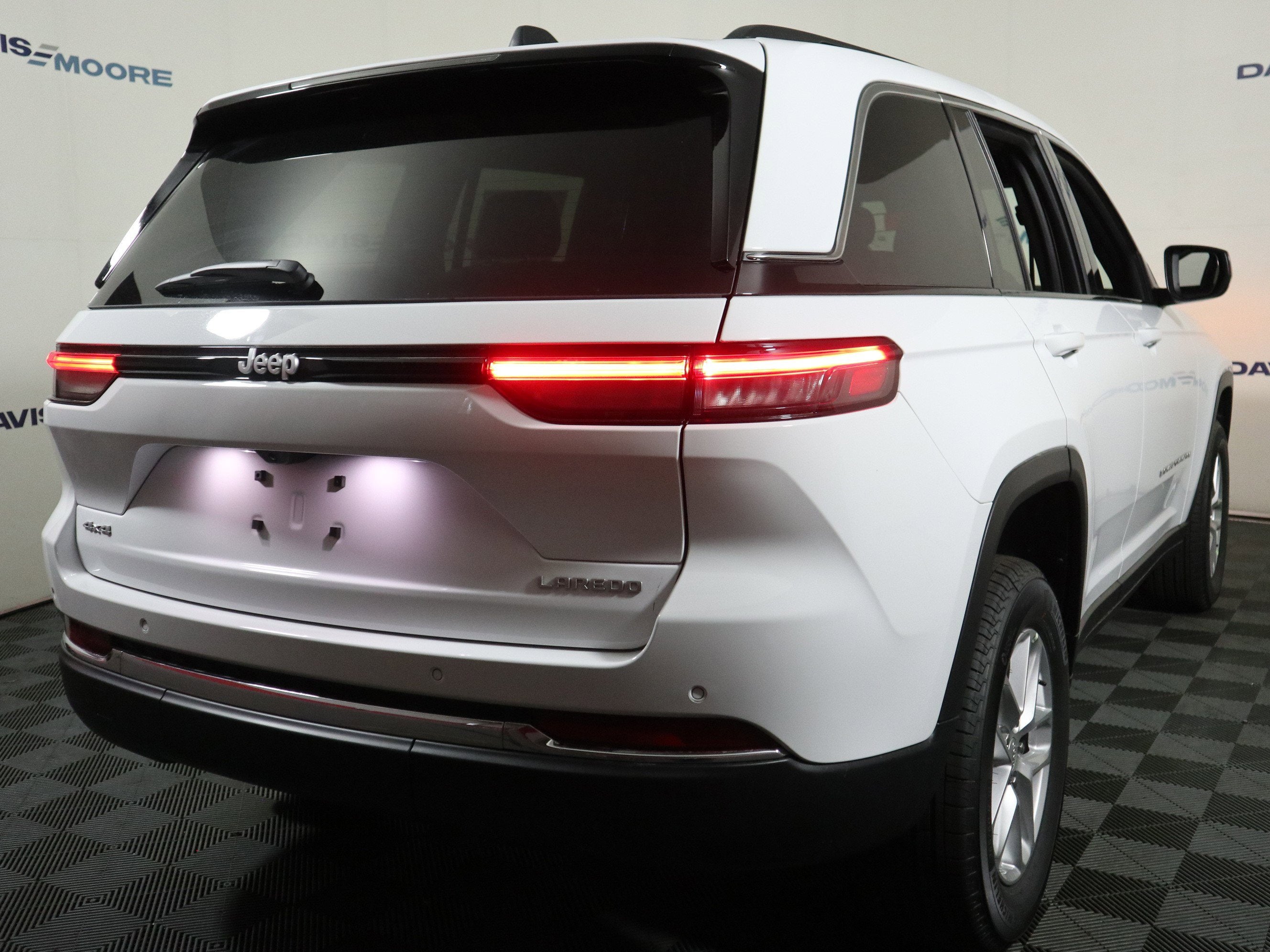 2026 Jeep Grand Cherokee Laredo 4x4