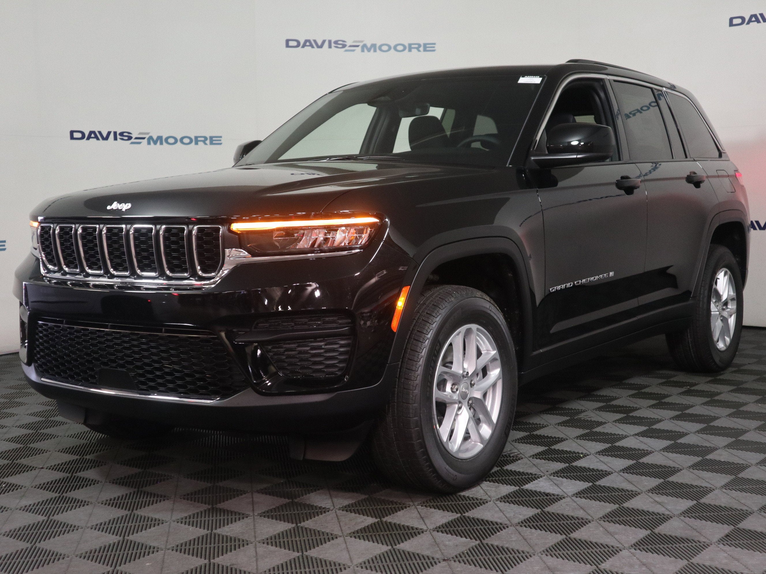 2026 Jeep Grand Cherokee Laredo X 4x4
