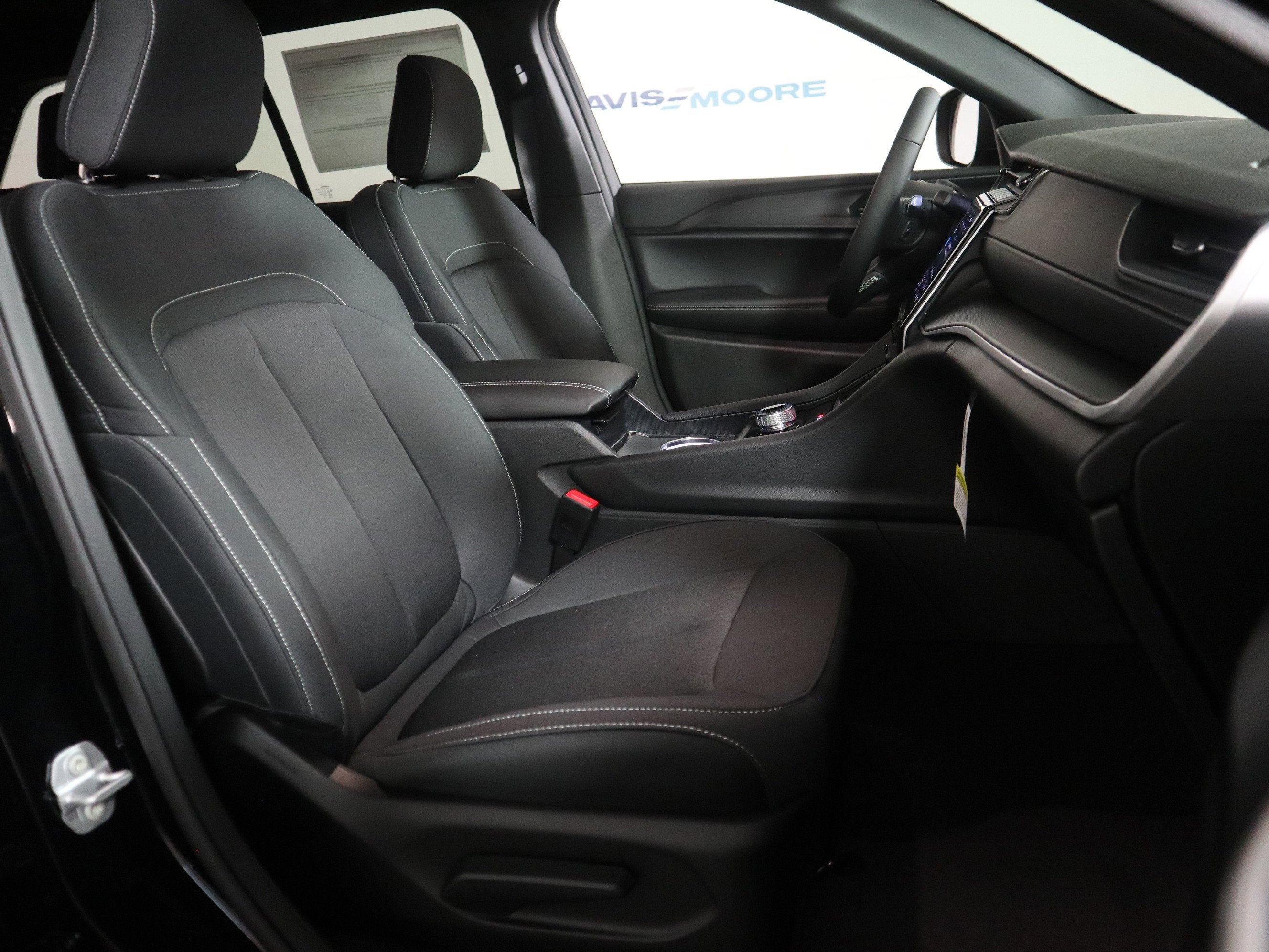 2026 Jeep Grand Cherokee Laredo X 4x4