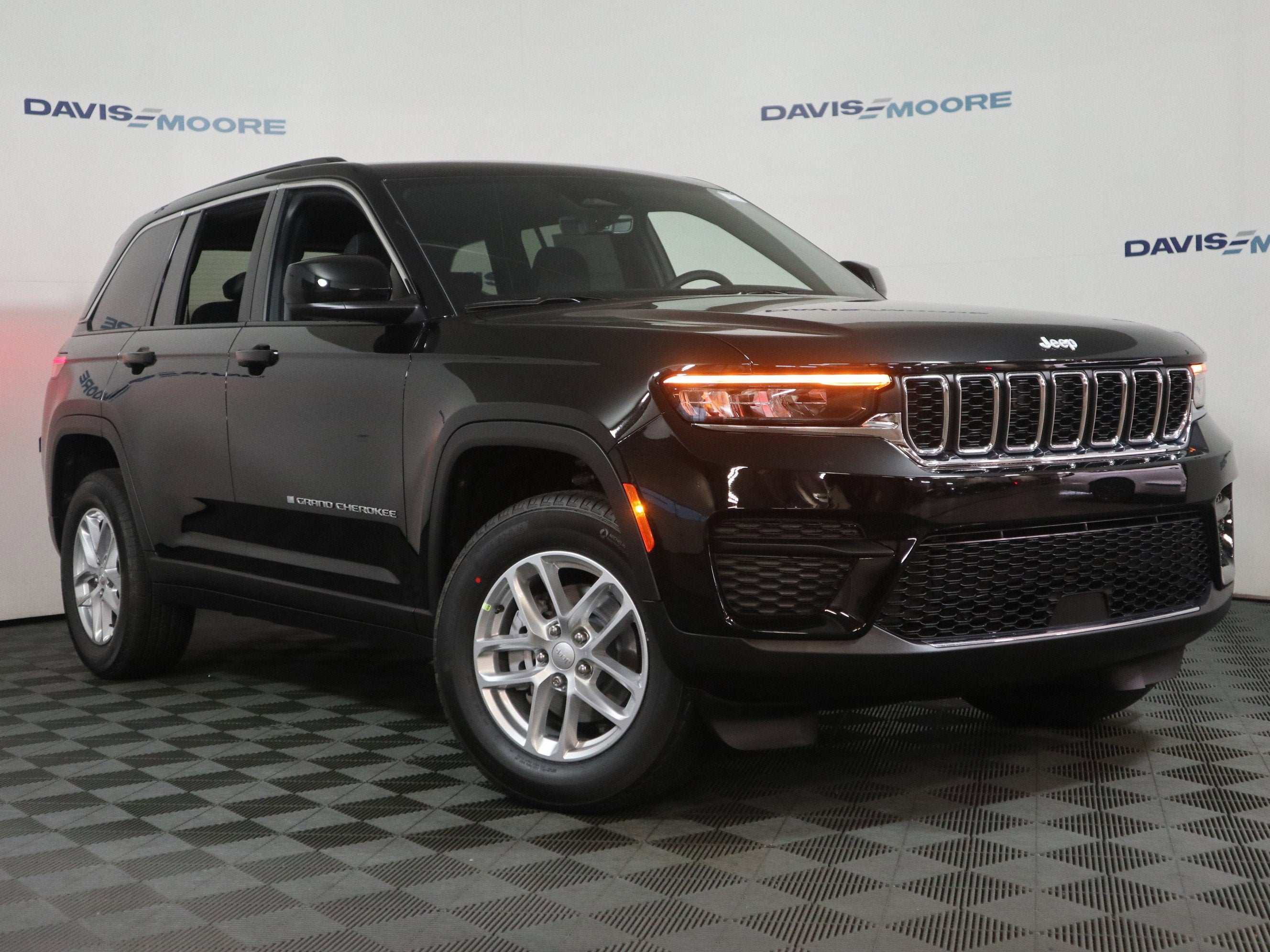2026 Jeep Grand Cherokee Laredo X 4x4