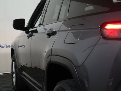 2023 Jeep Grand Cherokee Laredo 4x4