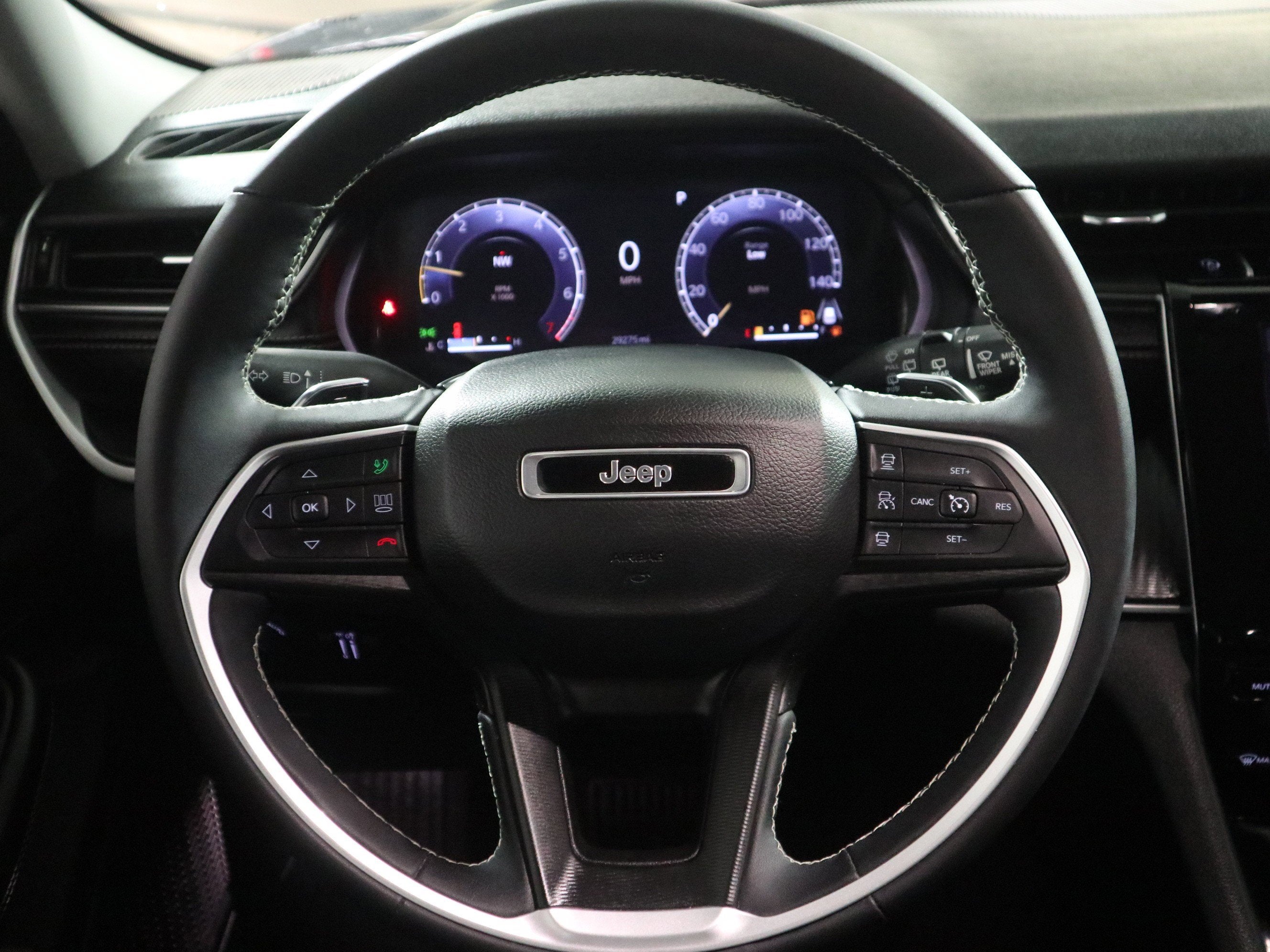 2023 Jeep Grand Cherokee Laredo 4x4