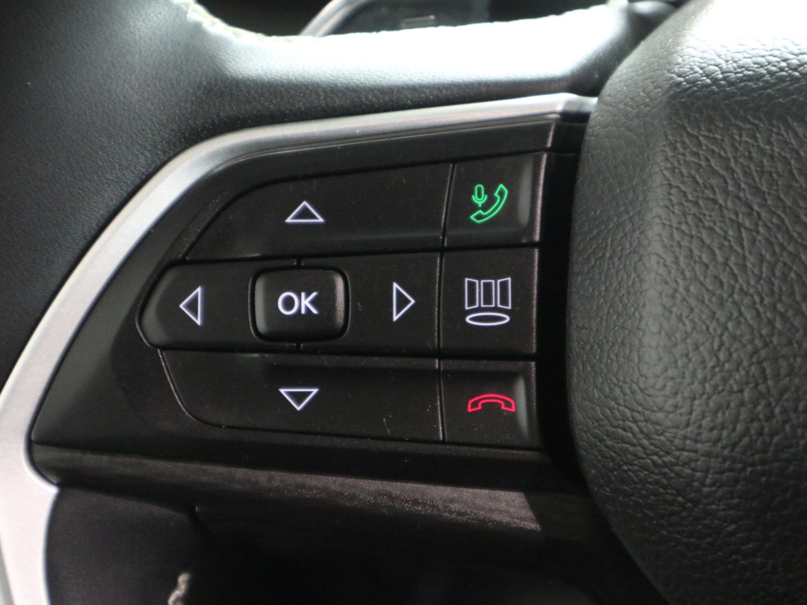 2023 Jeep Grand Cherokee Laredo 4x4