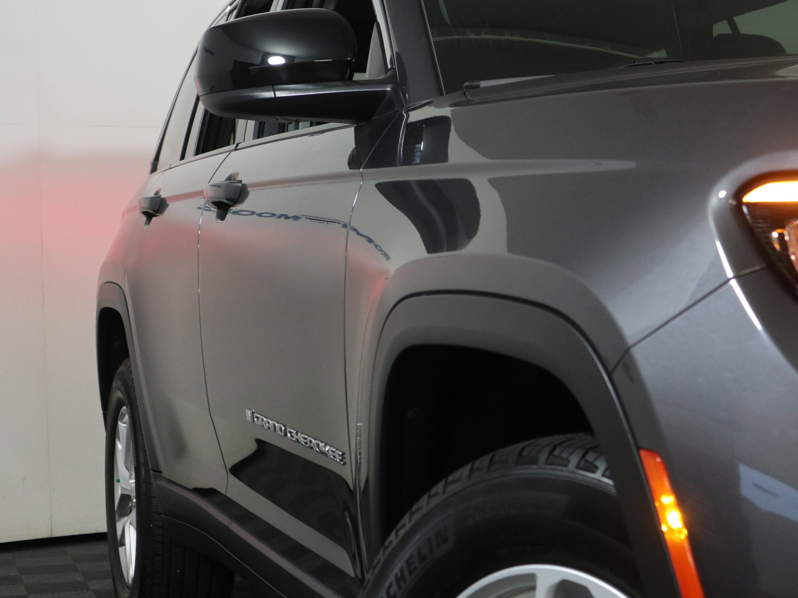 2023 Jeep Grand Cherokee Laredo 4x4