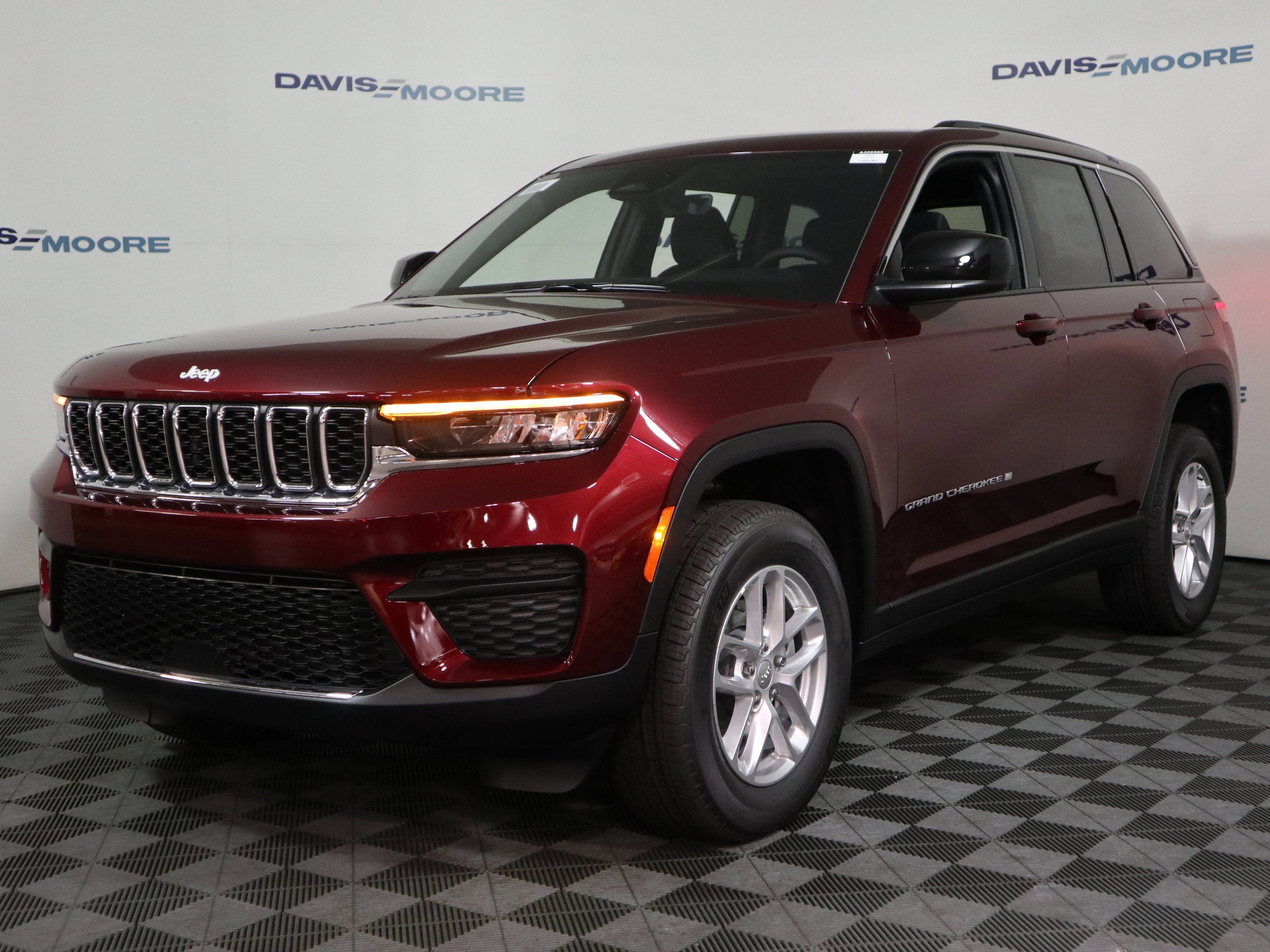 2026 Jeep Grand Cherokee Laredo 4x4