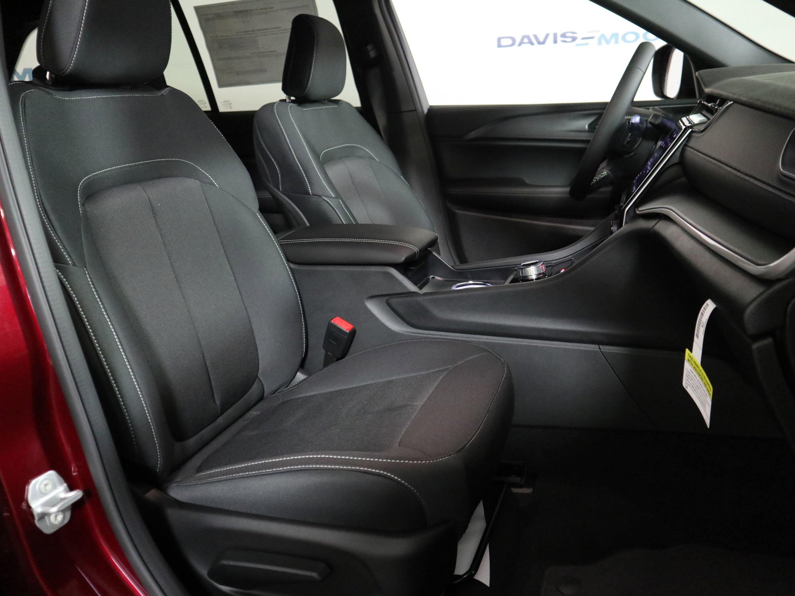 2026 Jeep Grand Cherokee Laredo 4x4