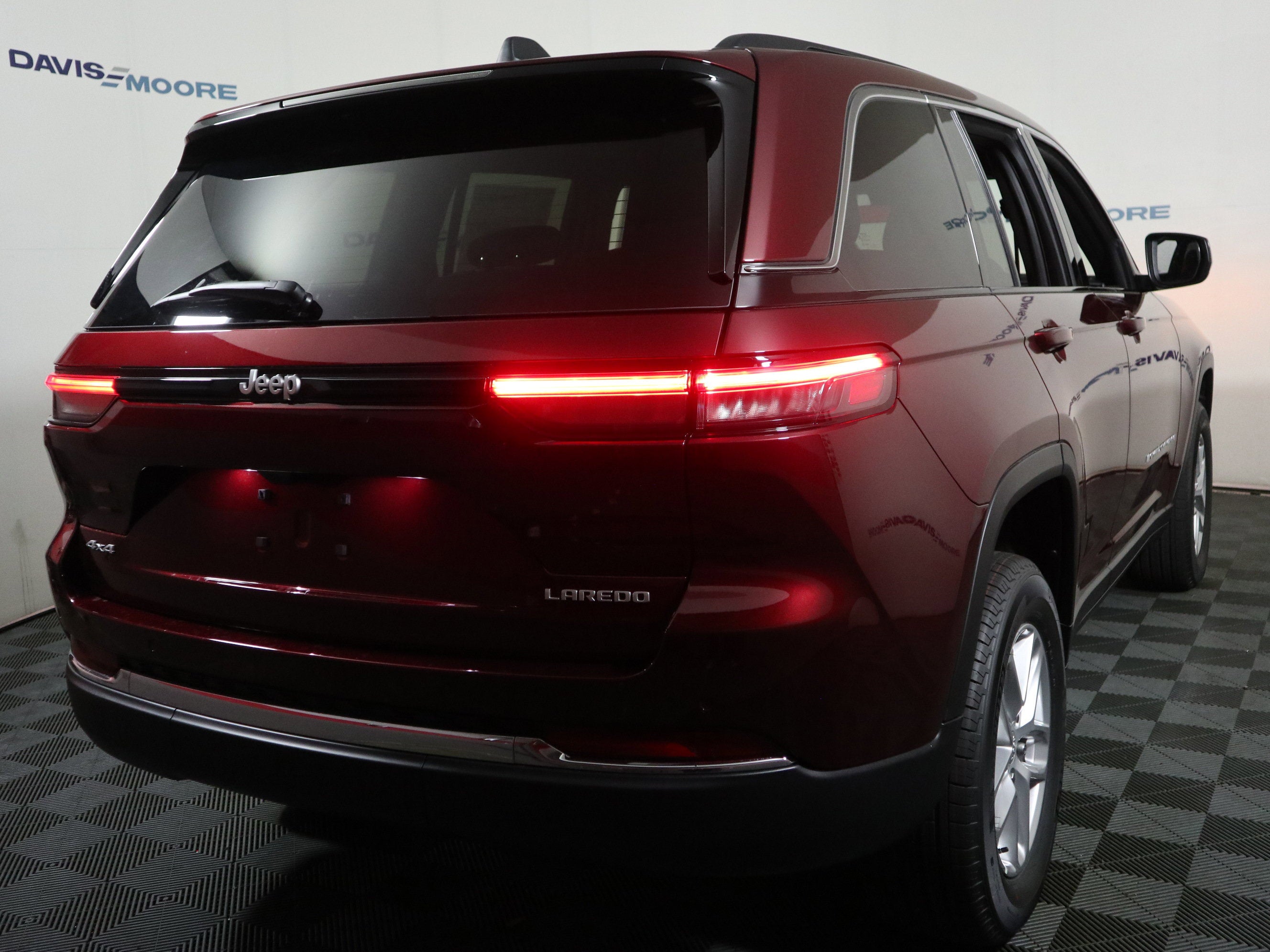 2026 Jeep Grand Cherokee Laredo 4x4