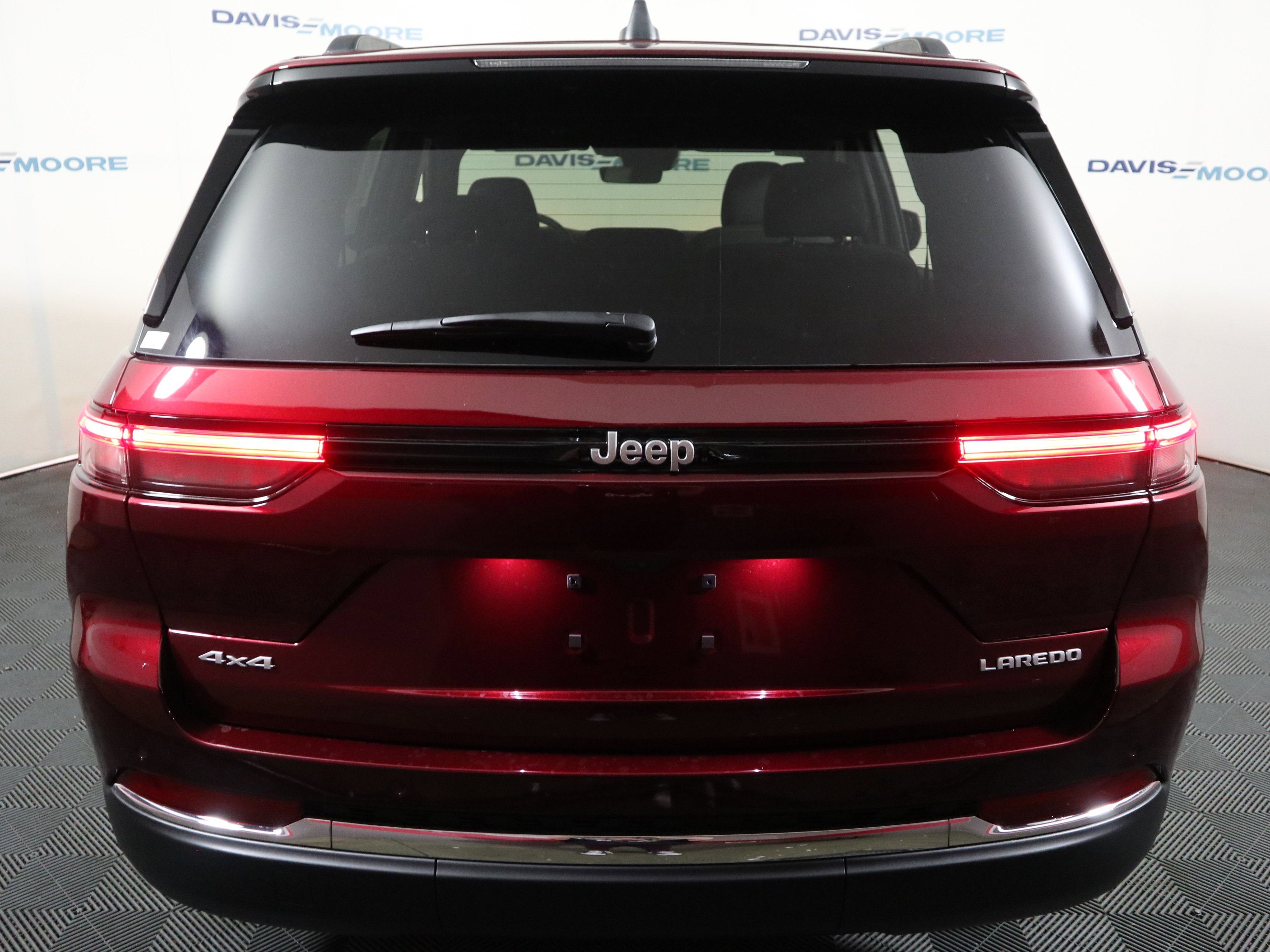 2026 Jeep Grand Cherokee Laredo 4x4
