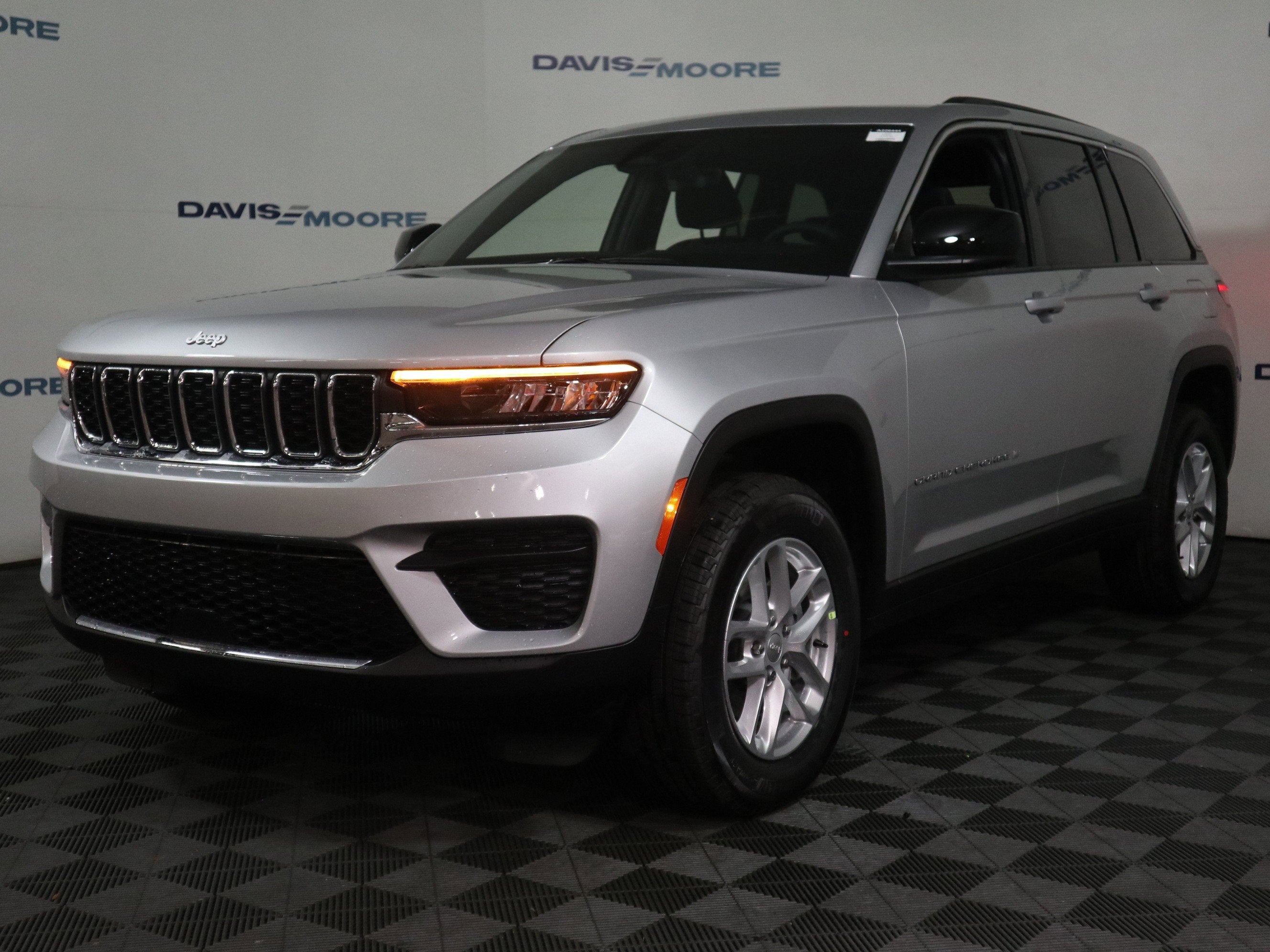 2026 Jeep Grand Cherokee Laredo X 4x4