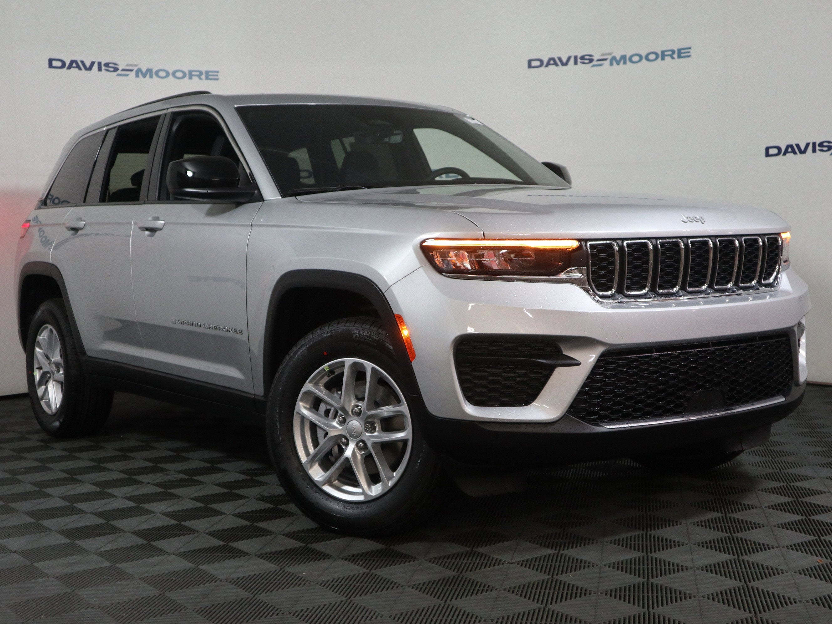 2026 Jeep Grand Cherokee Laredo X 4x4