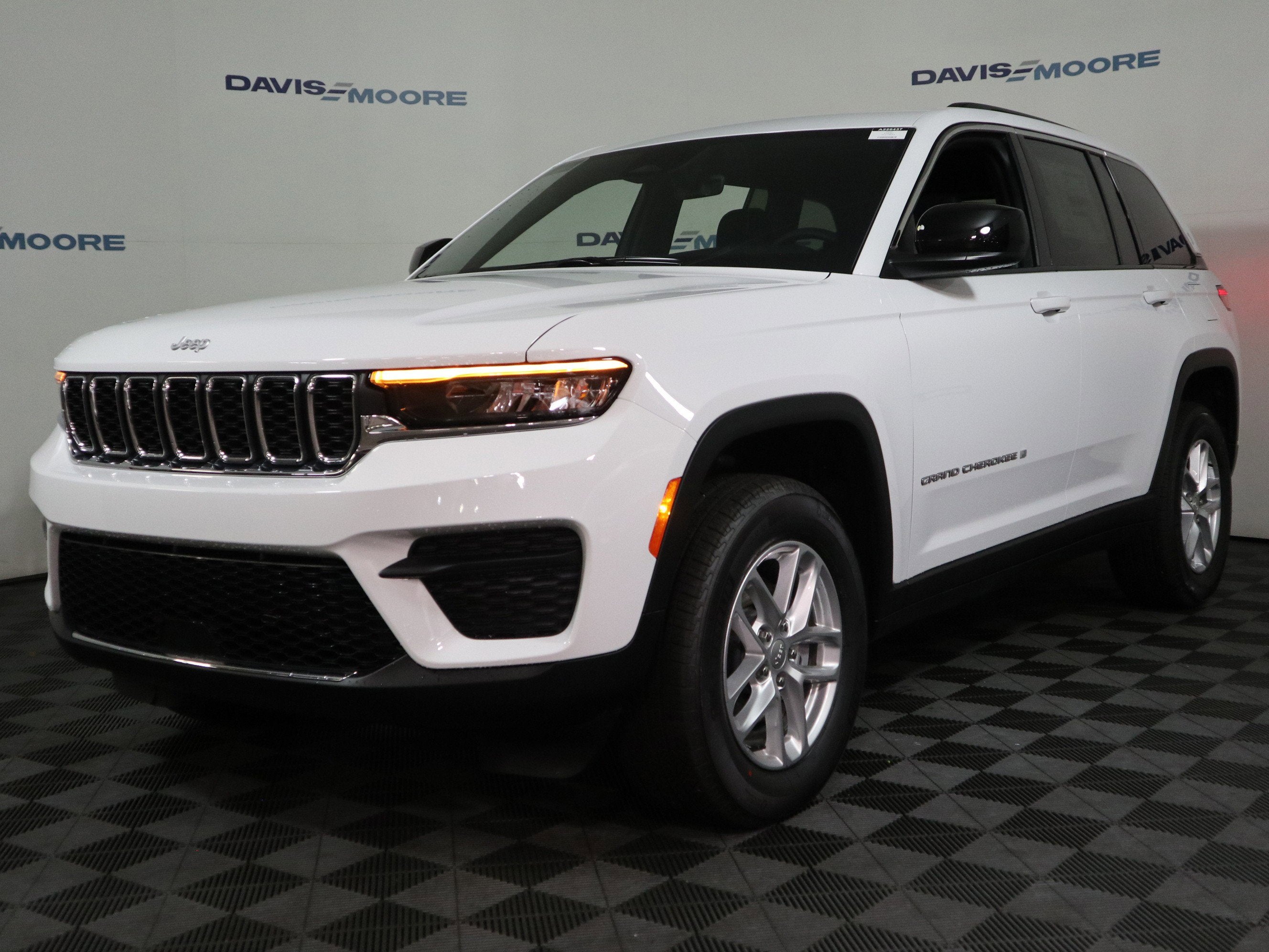2026 Jeep Grand Cherokee Laredo X 4x4