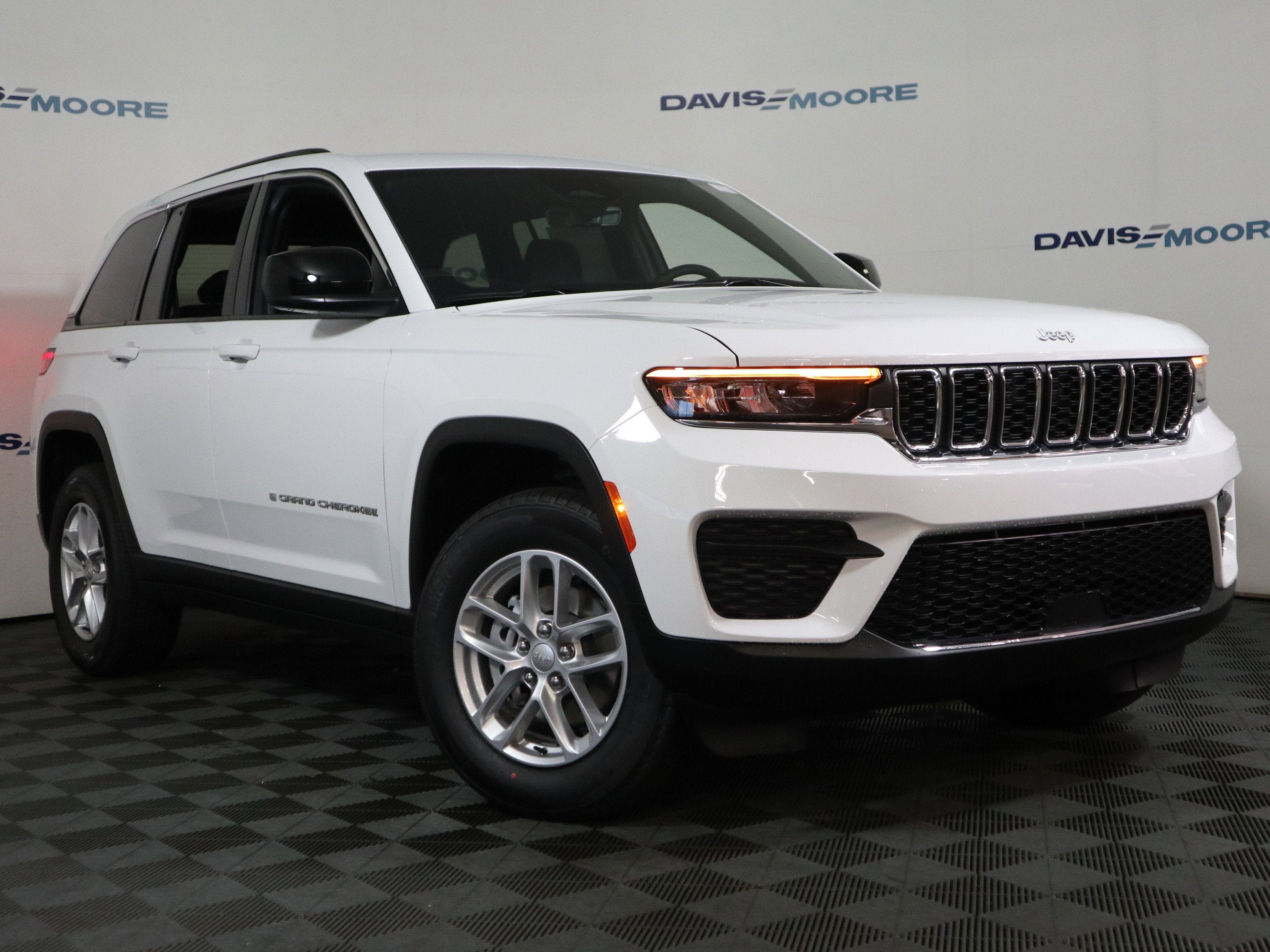 2026 Jeep Grand Cherokee Laredo X 4x4
