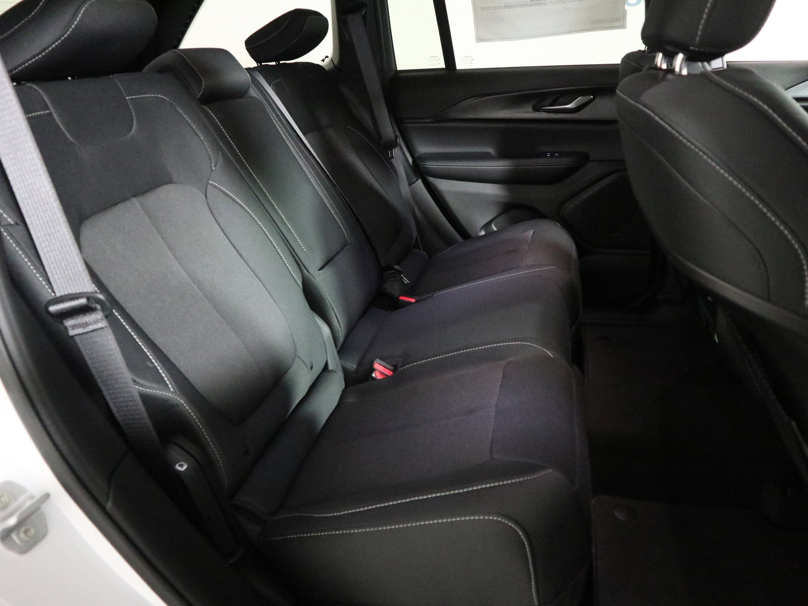 2026 Jeep Grand Cherokee Laredo X 4x4