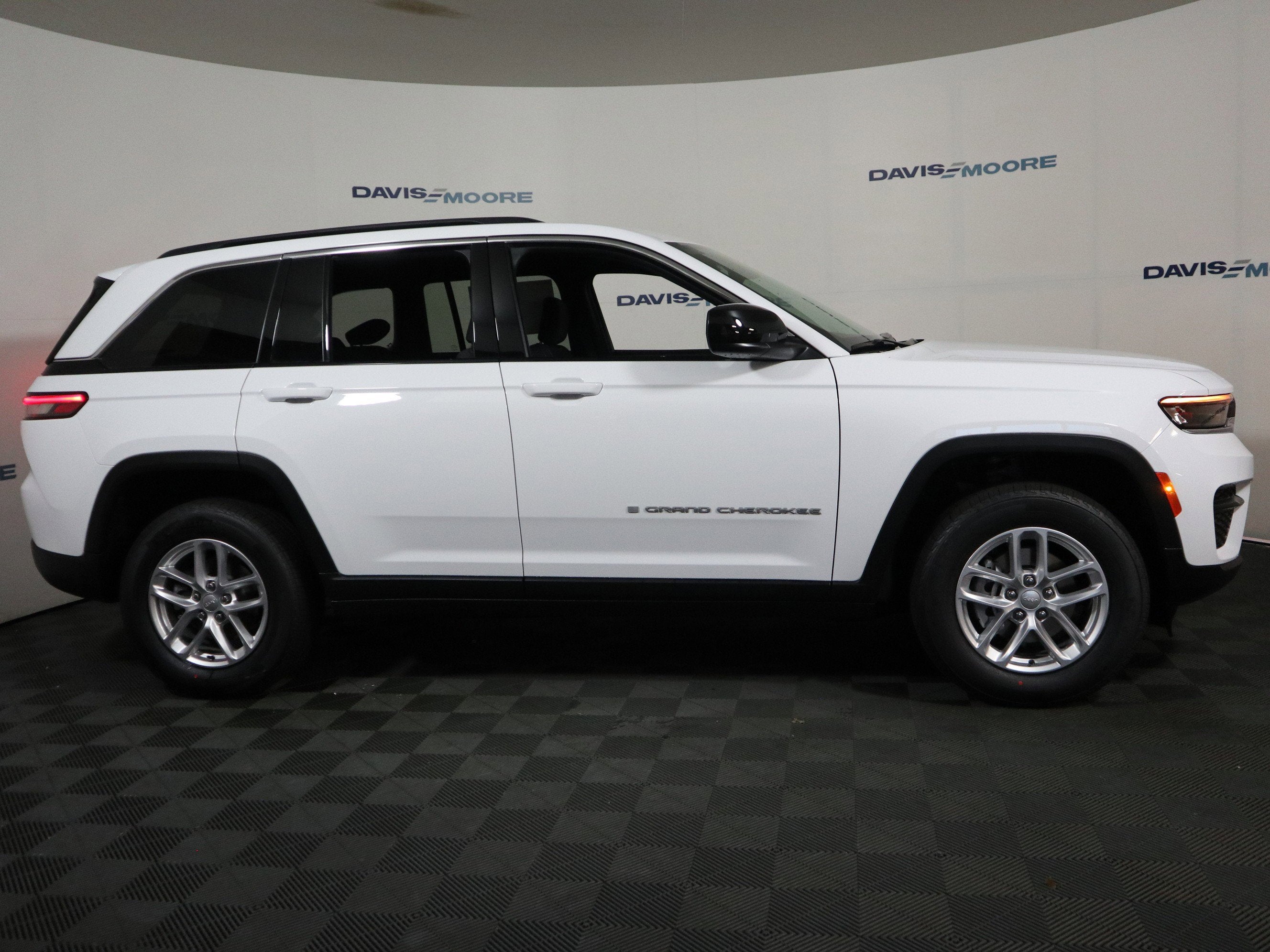 2026 Jeep Grand Cherokee Laredo X 4x4