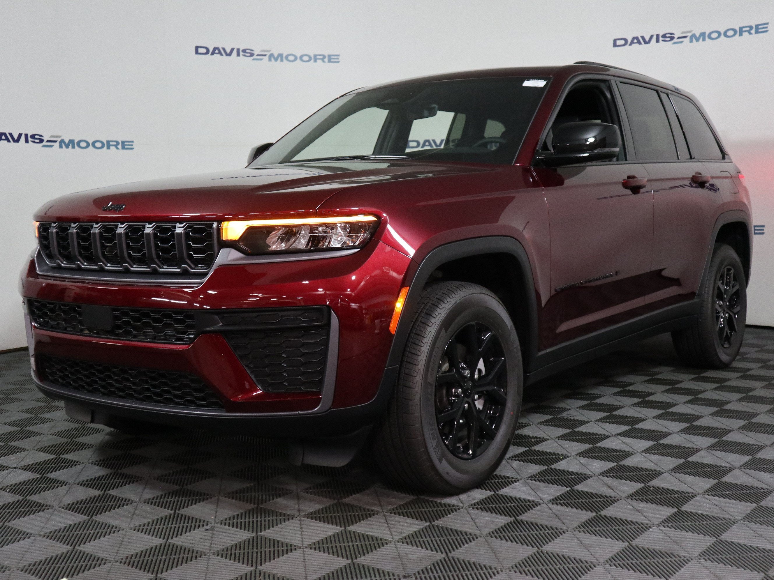 2026 Jeep Grand Cherokee Laredo Altitude 4x4
