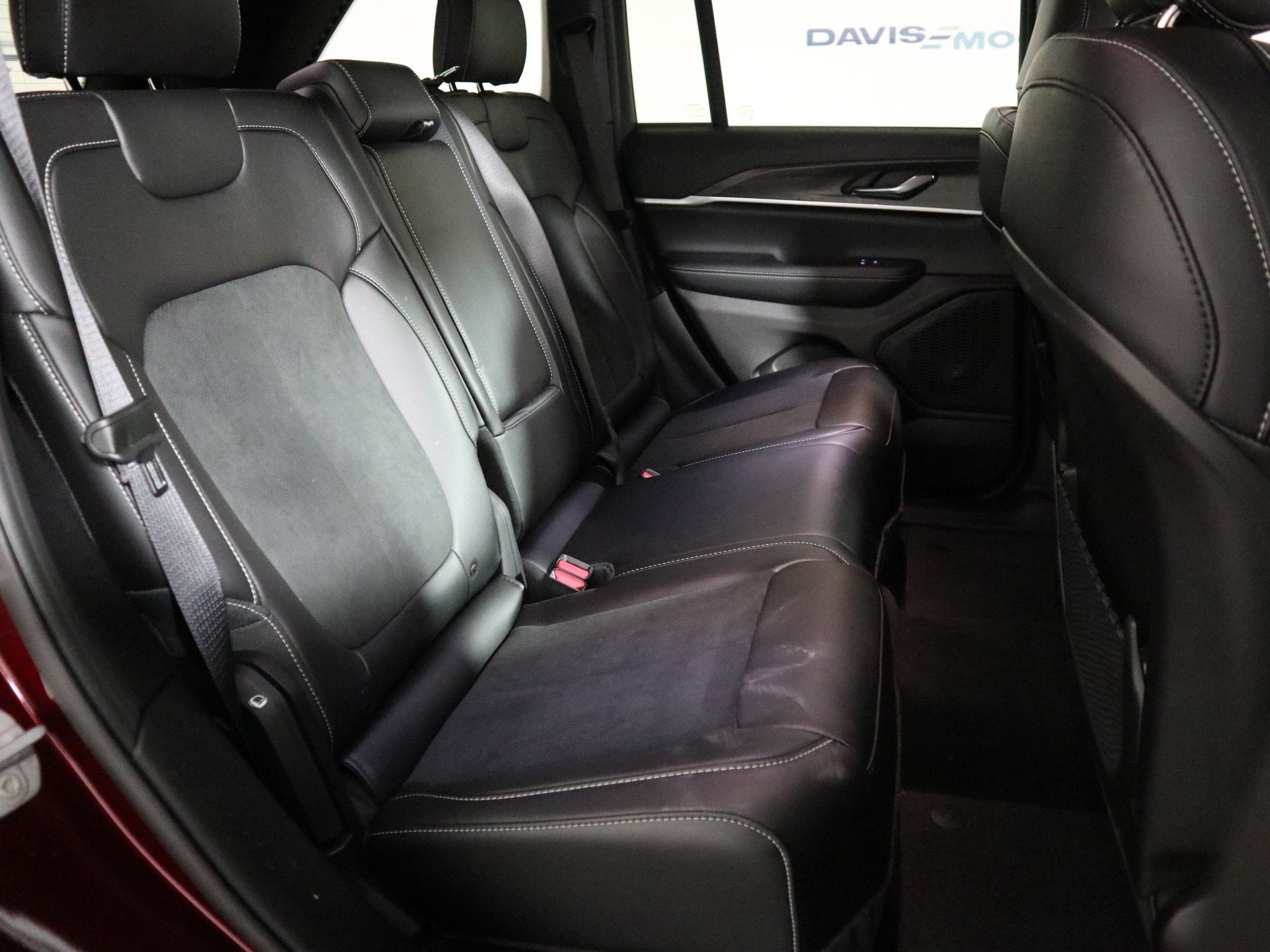 2026 Jeep Grand Cherokee Laredo Altitude 4x4