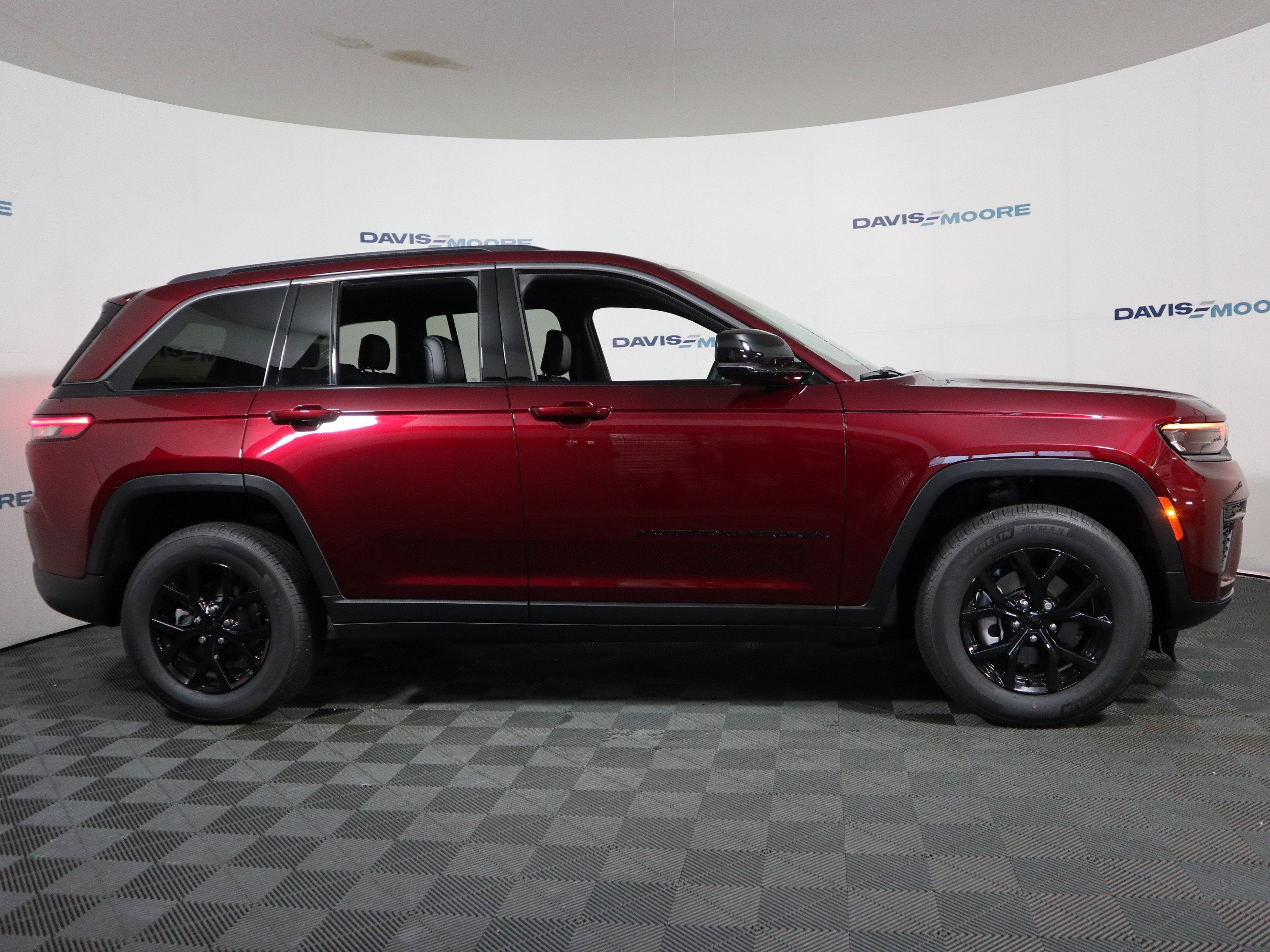 2026 Jeep Grand Cherokee Laredo Altitude 4x4