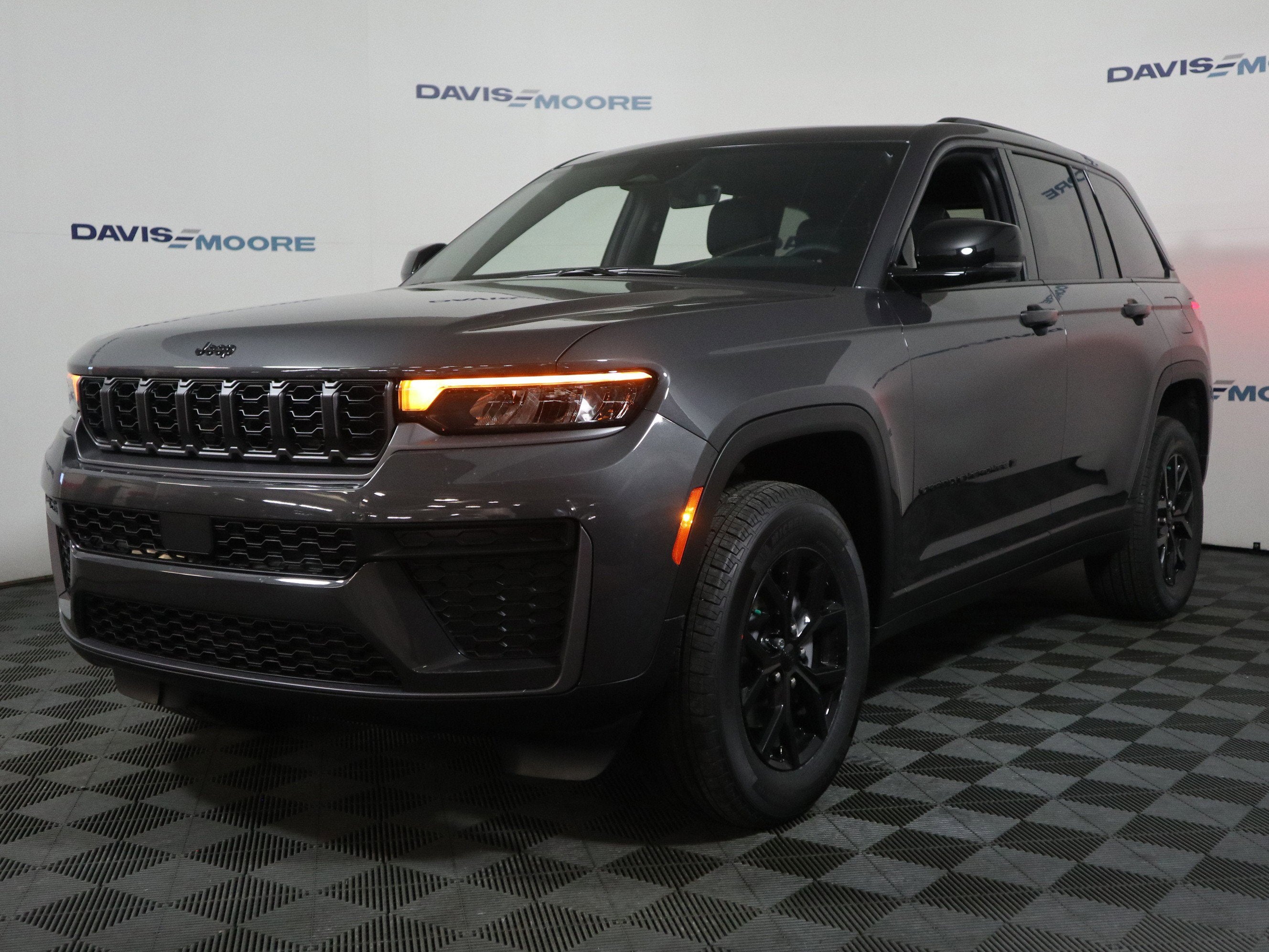 2026 Jeep Grand Cherokee Laredo Altitude 4x4