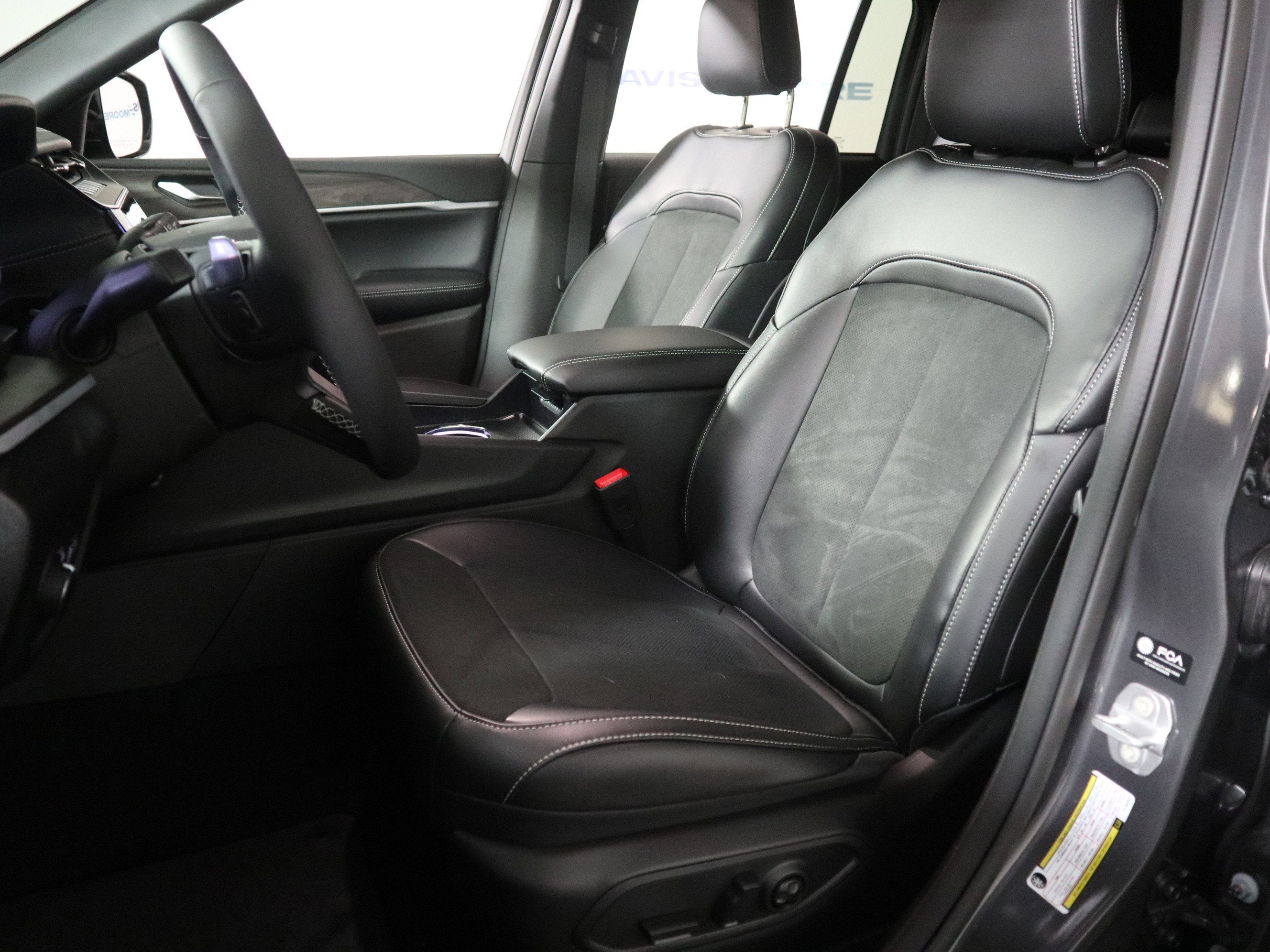 2026 Jeep Grand Cherokee Laredo Altitude 4x4