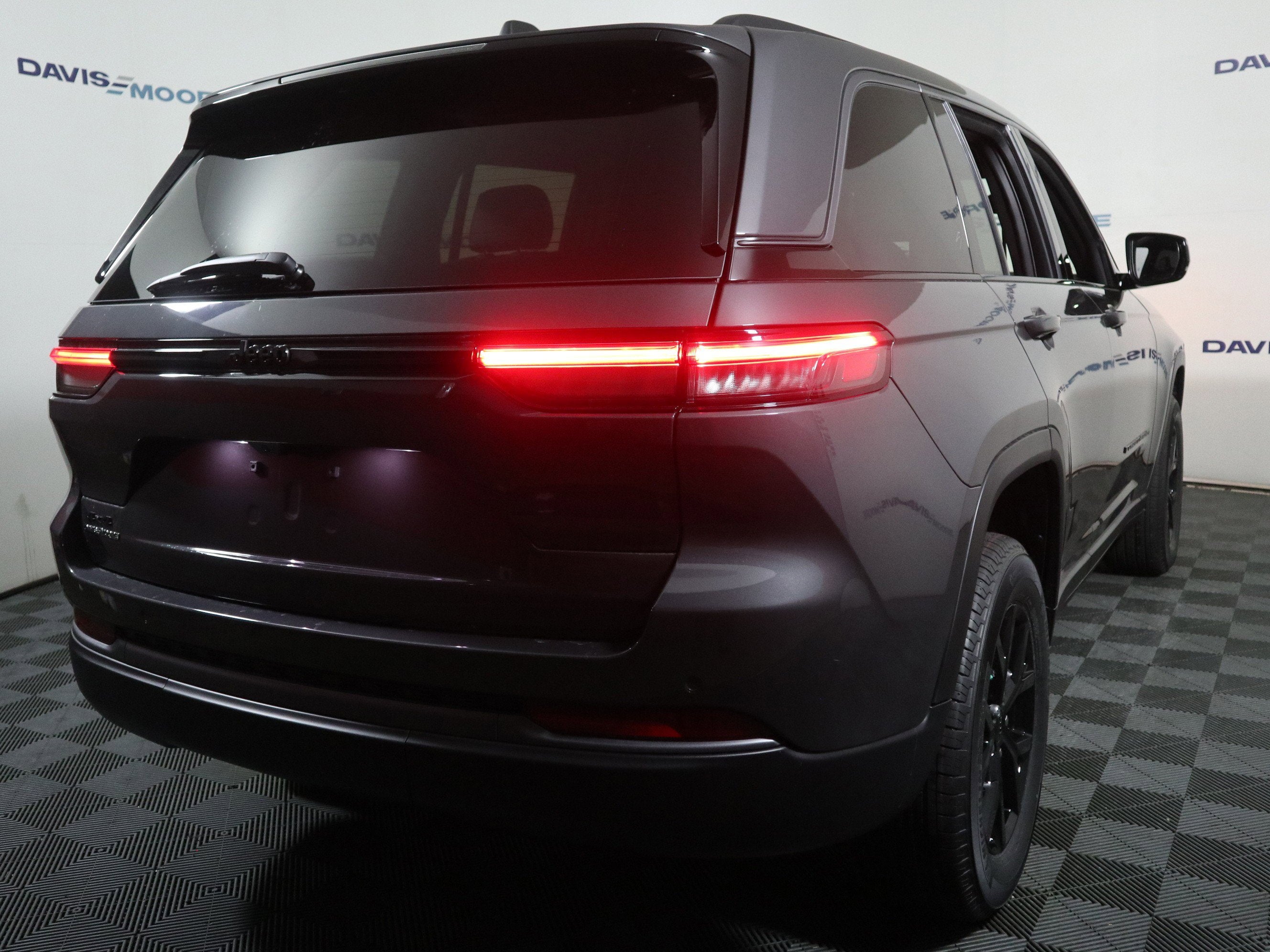 2026 Jeep Grand Cherokee Laredo Altitude 4x4