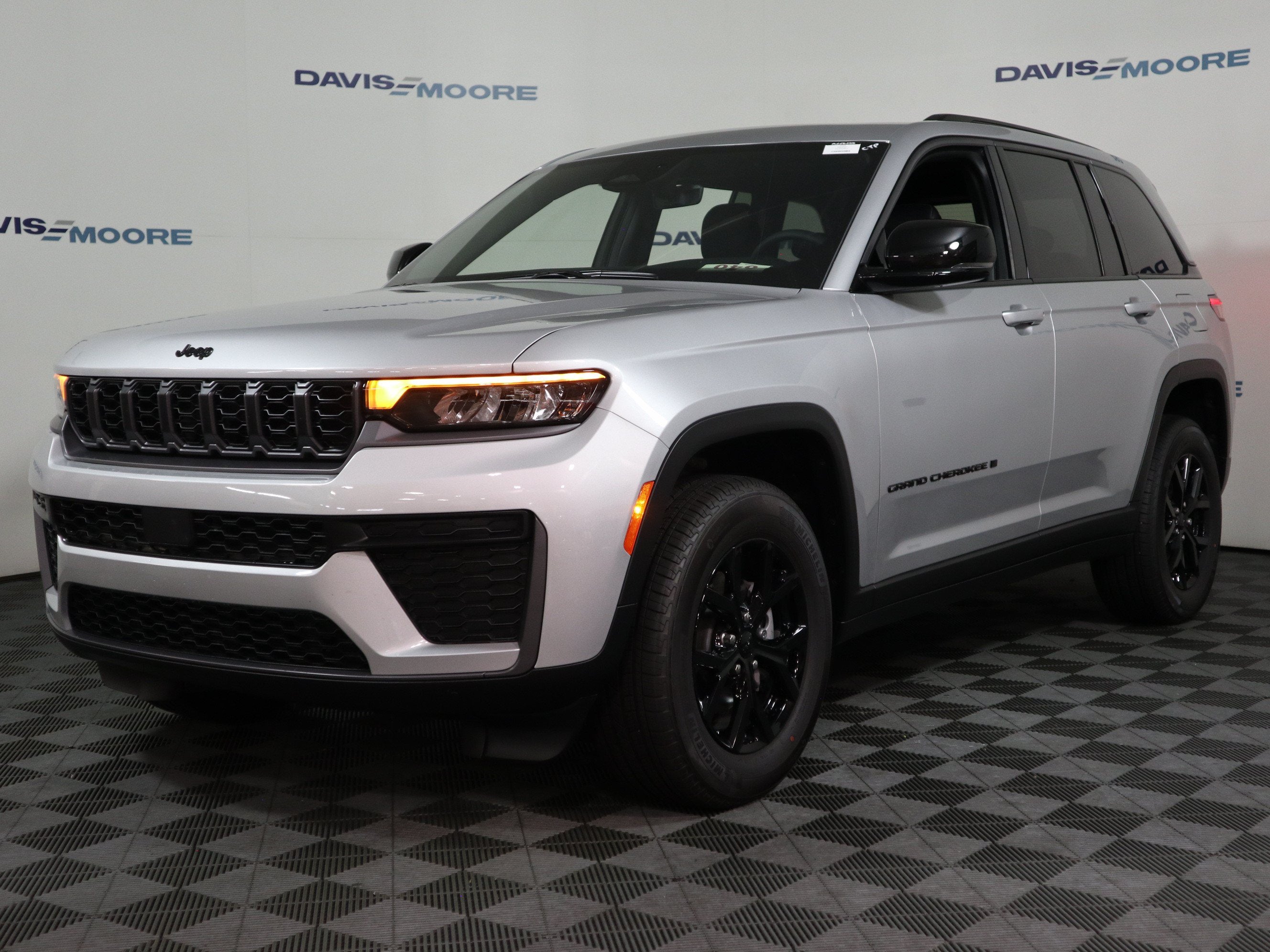 2026 Jeep Grand Cherokee Laredo Altitude 4x4