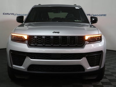 2026 Jeep Grand Cherokee Laredo Altitude 4x4