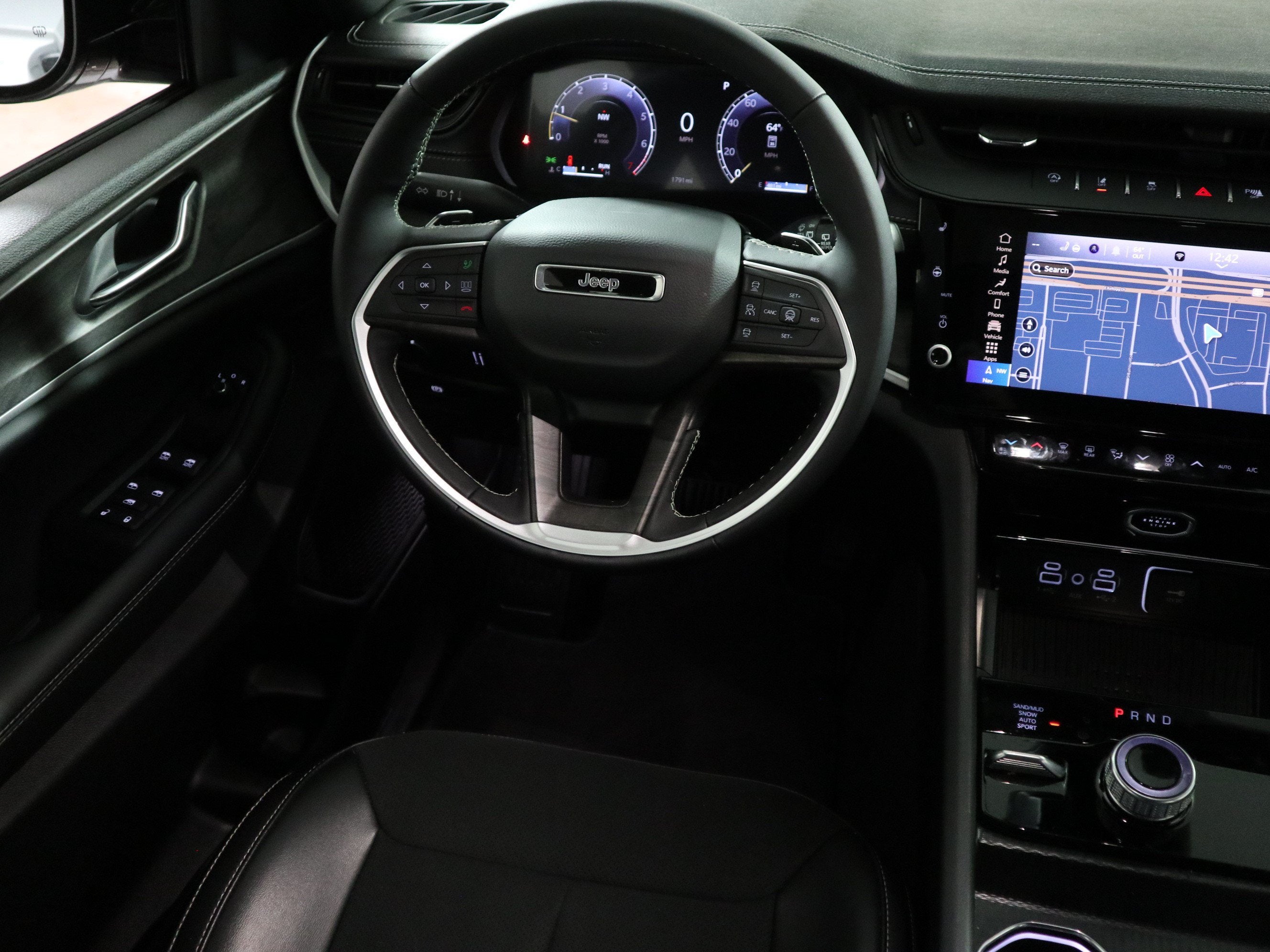 2026 Jeep Grand Cherokee Laredo Altitude 4x4