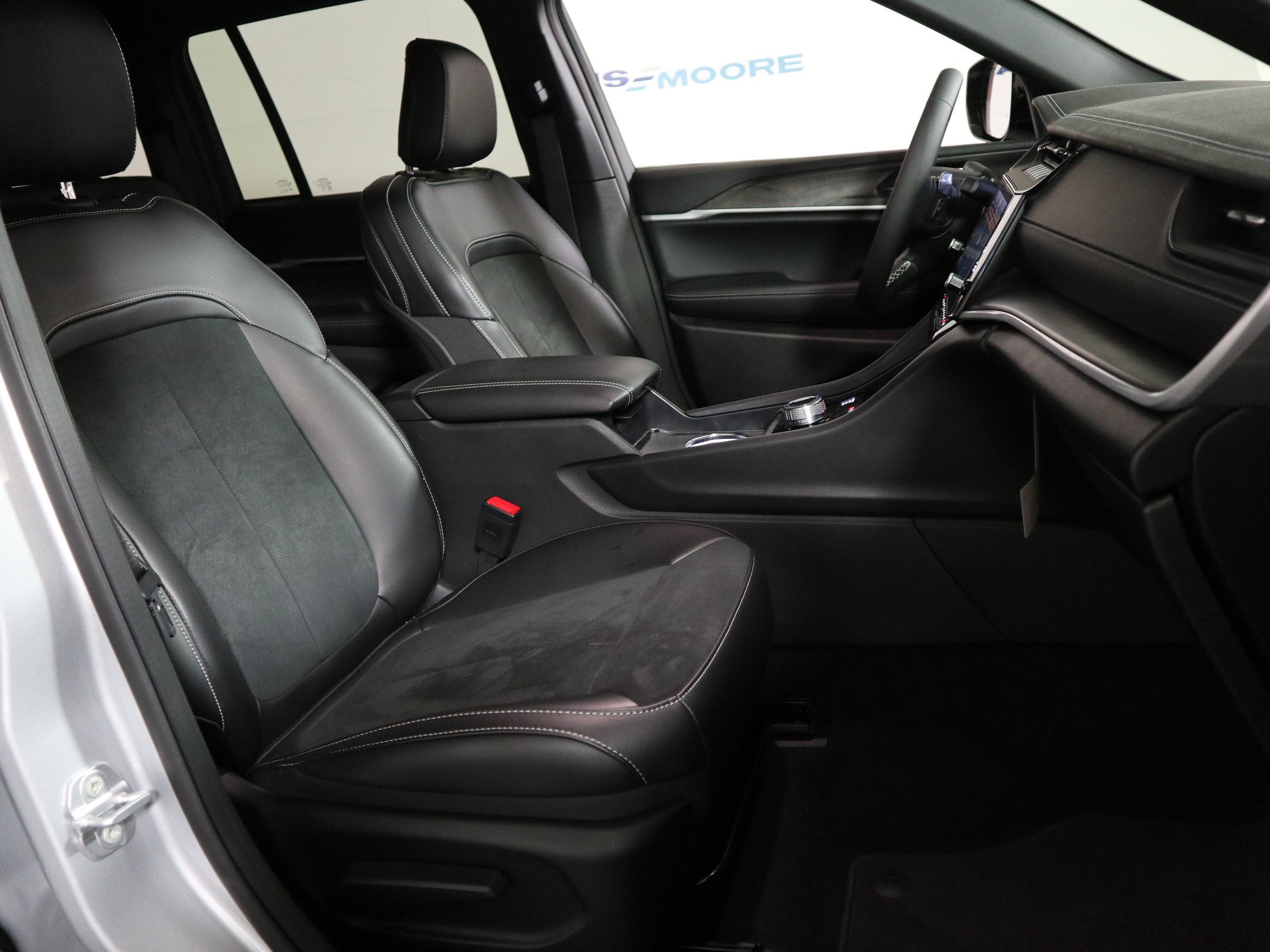 2026 Jeep Grand Cherokee Laredo Altitude 4x4