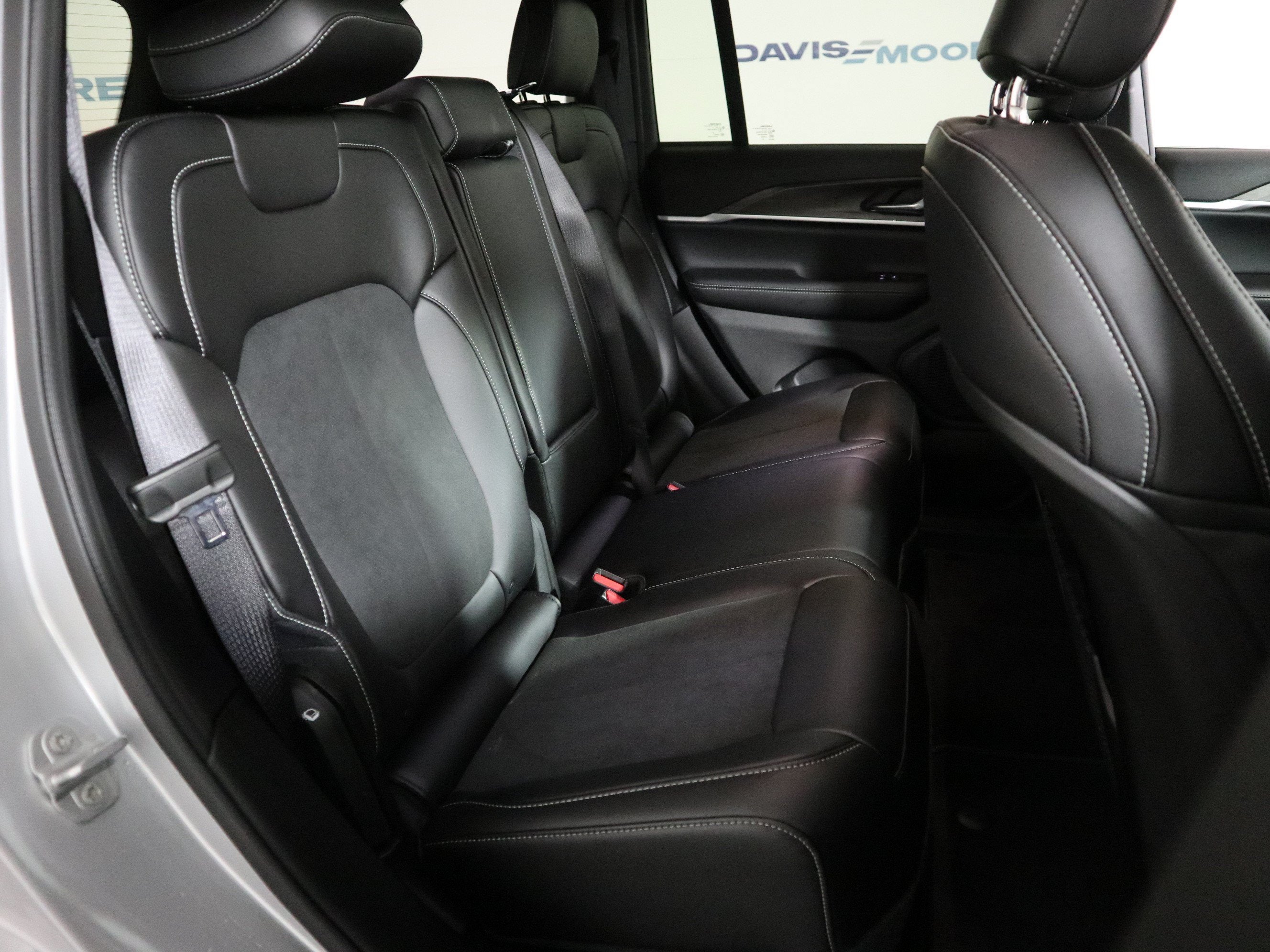2026 Jeep Grand Cherokee Laredo Altitude 4x4