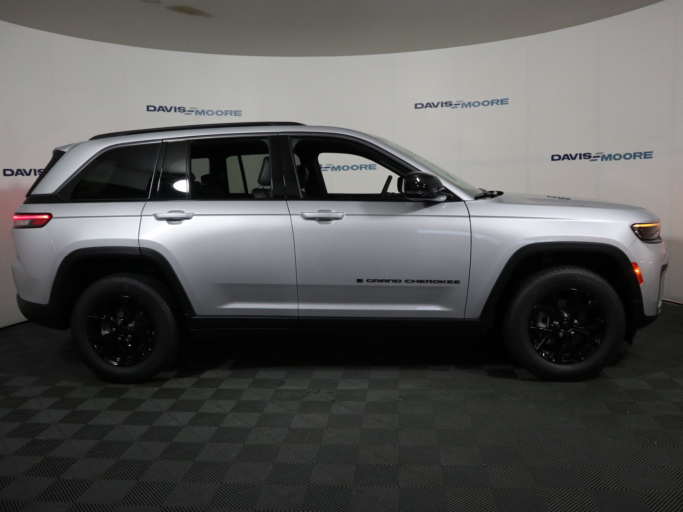 2026 Jeep Grand Cherokee Laredo Altitude 4x4