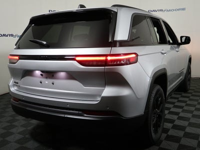 2026 Jeep Grand Cherokee Laredo Altitude 4x4