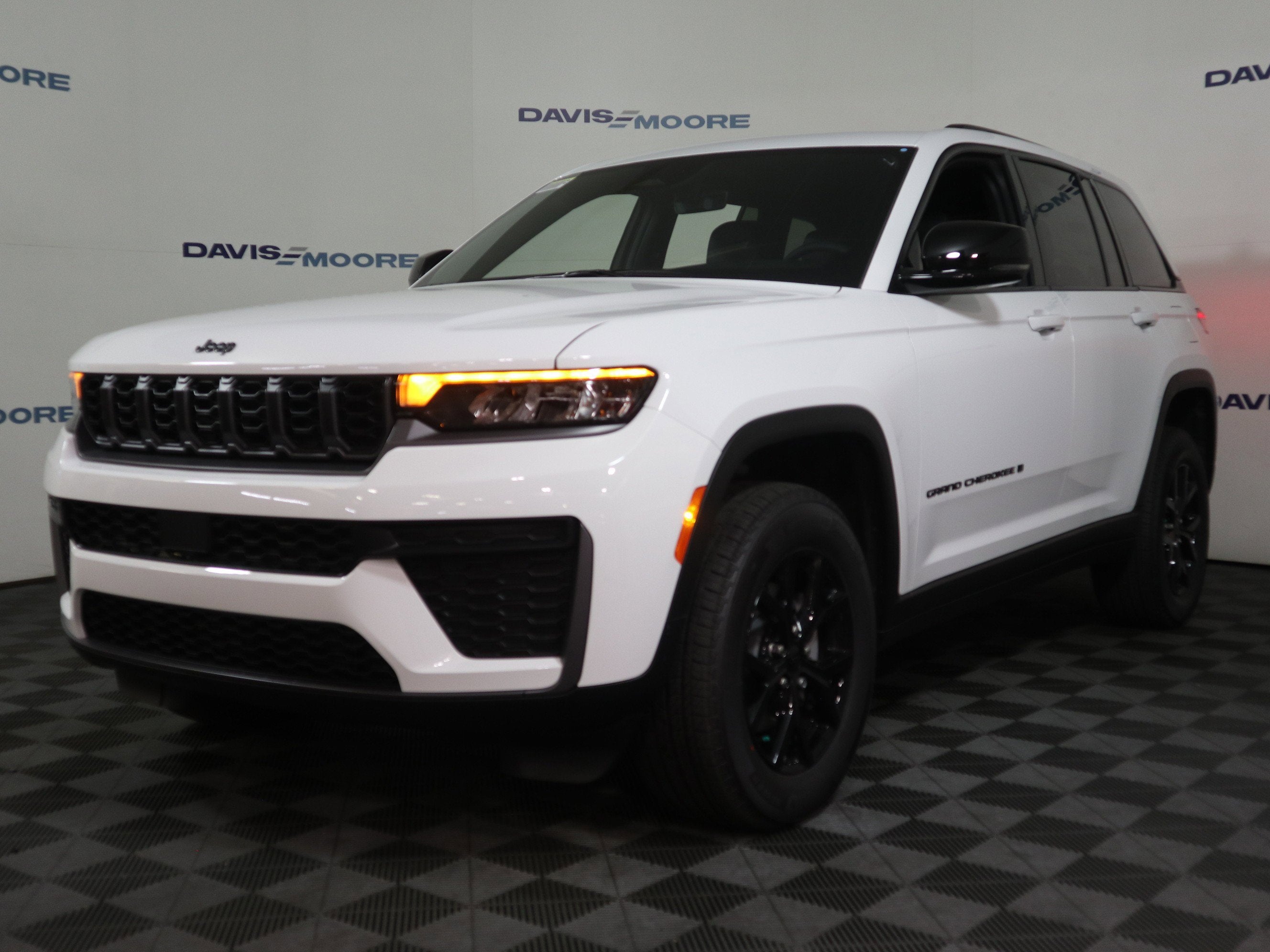 2026 Jeep Grand Cherokee Laredo Altitude 4x4