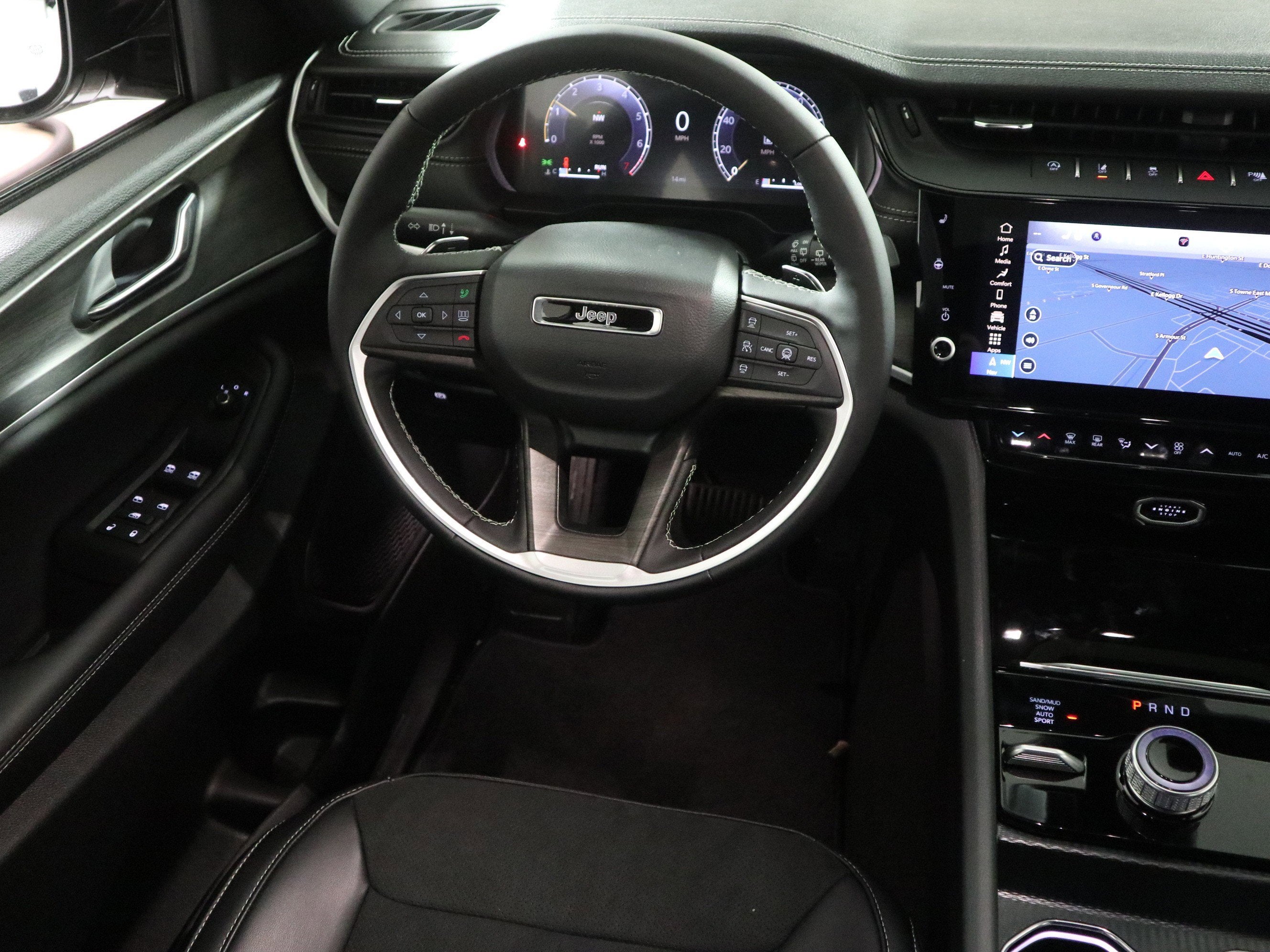 2026 Jeep Grand Cherokee Laredo Altitude 4x4
