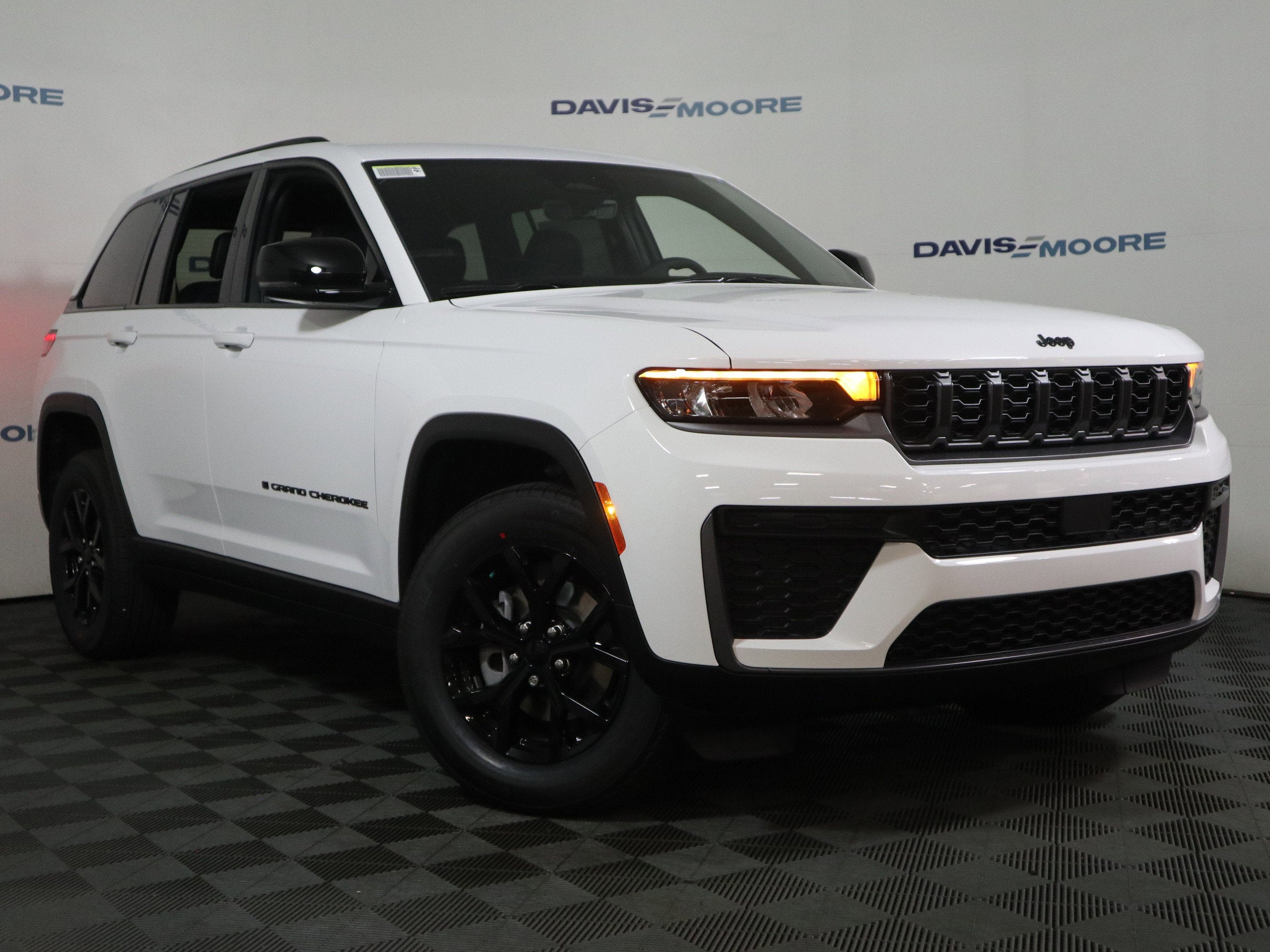 2026 Jeep Grand Cherokee Laredo Altitude 4x4