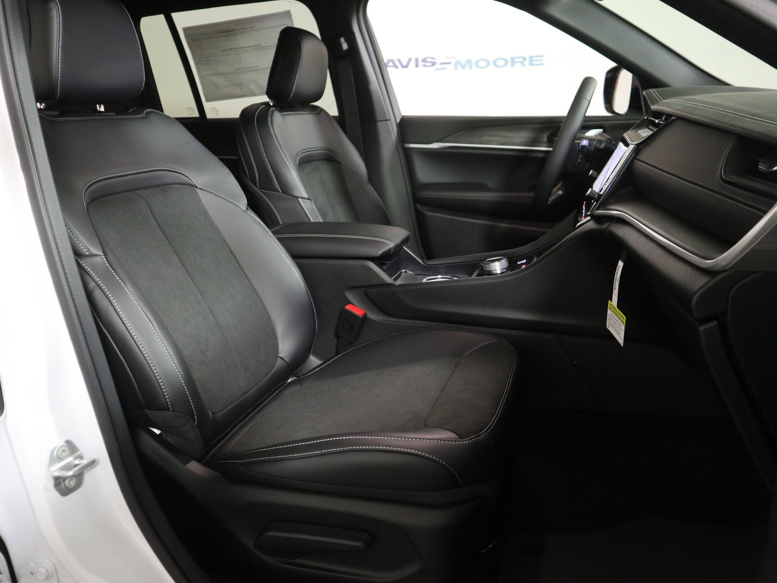 2026 Jeep Grand Cherokee Laredo Altitude 4x4
