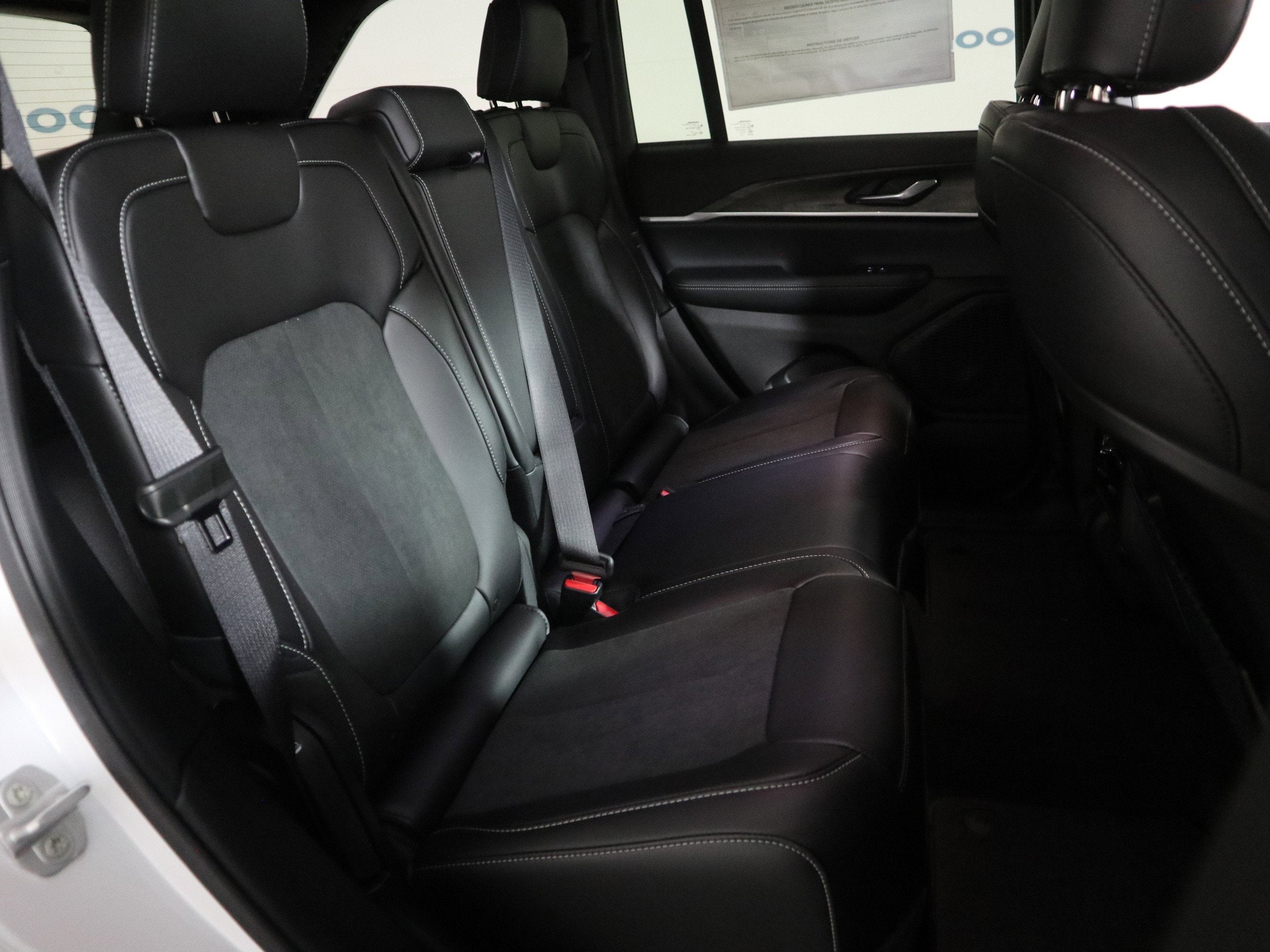 2026 Jeep Grand Cherokee Laredo Altitude 4x4