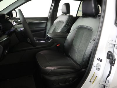 2026 Jeep Grand Cherokee Laredo Altitude 4x4