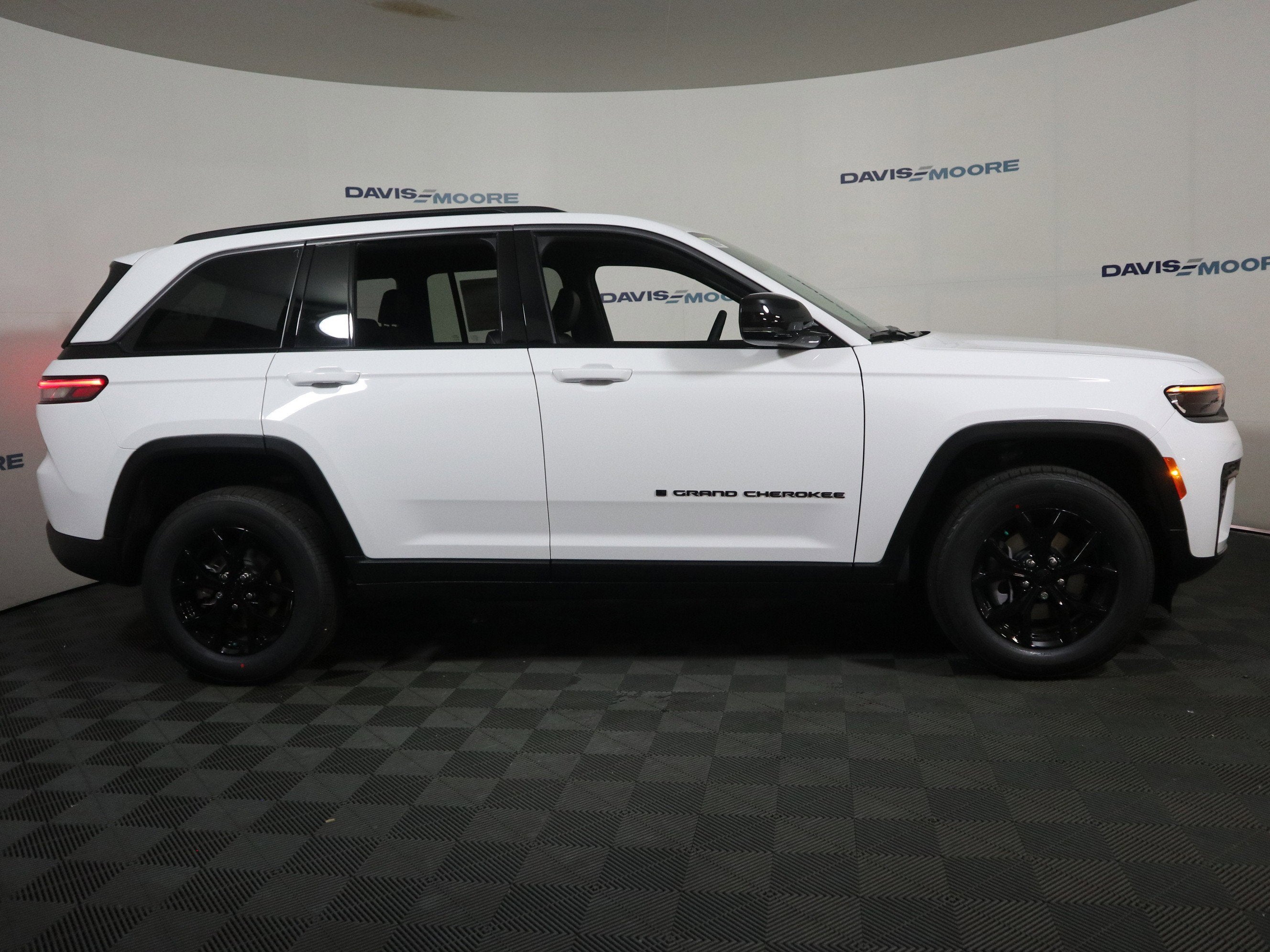 2026 Jeep Grand Cherokee Laredo Altitude 4x4