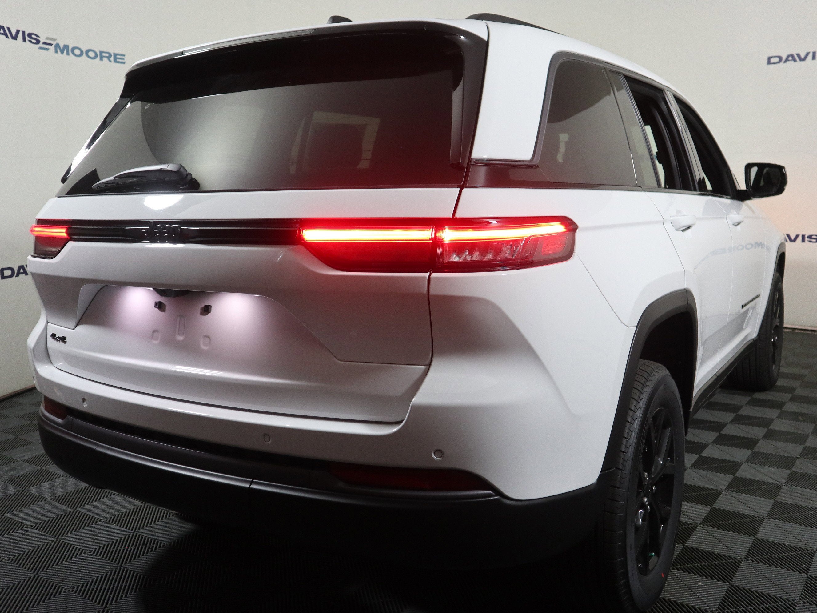 2026 Jeep Grand Cherokee Laredo Altitude 4x4