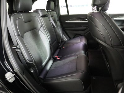 2026 Jeep Grand Cherokee Laredo Altitude 4x4