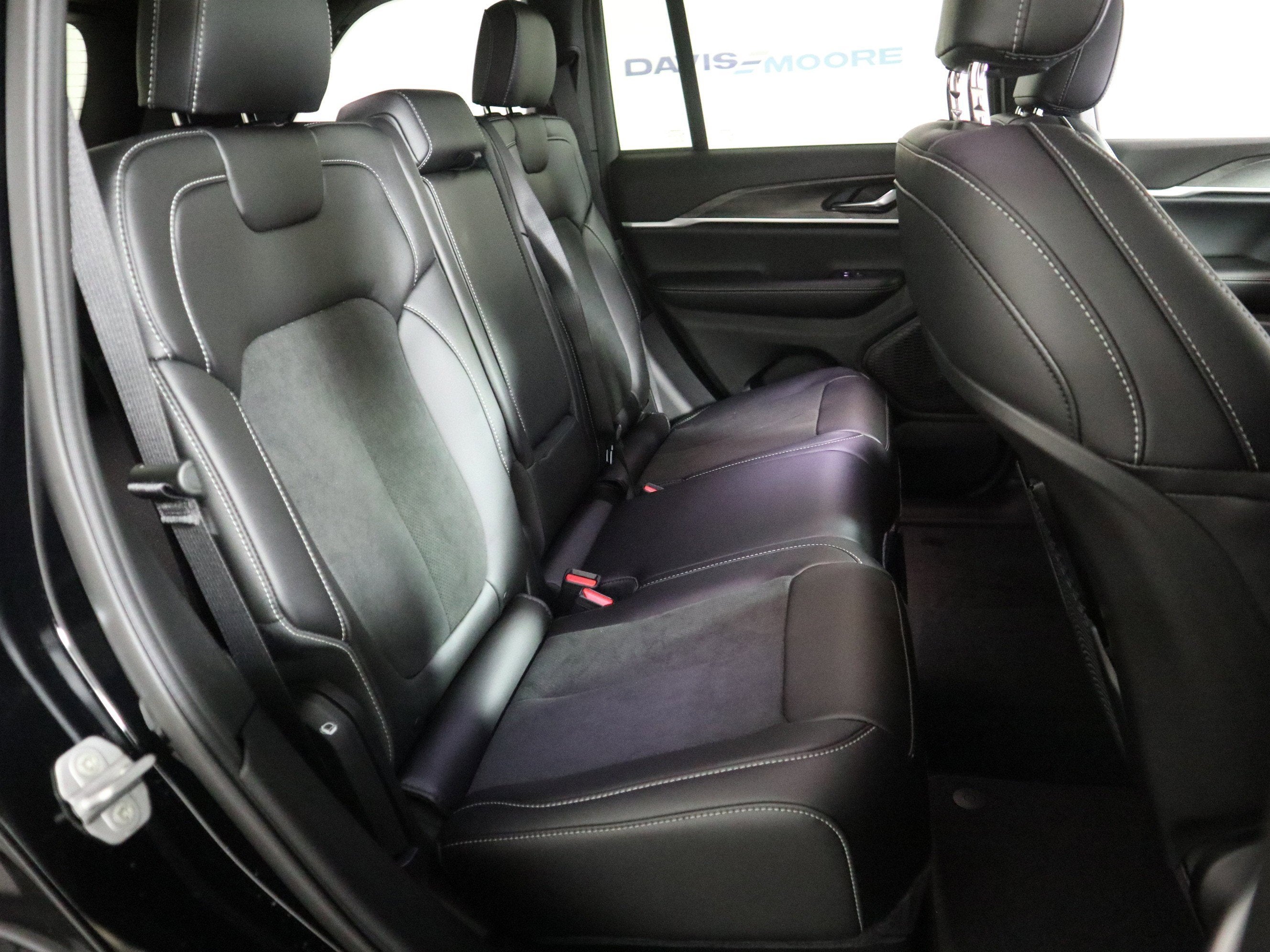 2026 Jeep Grand Cherokee Laredo Altitude 4x4