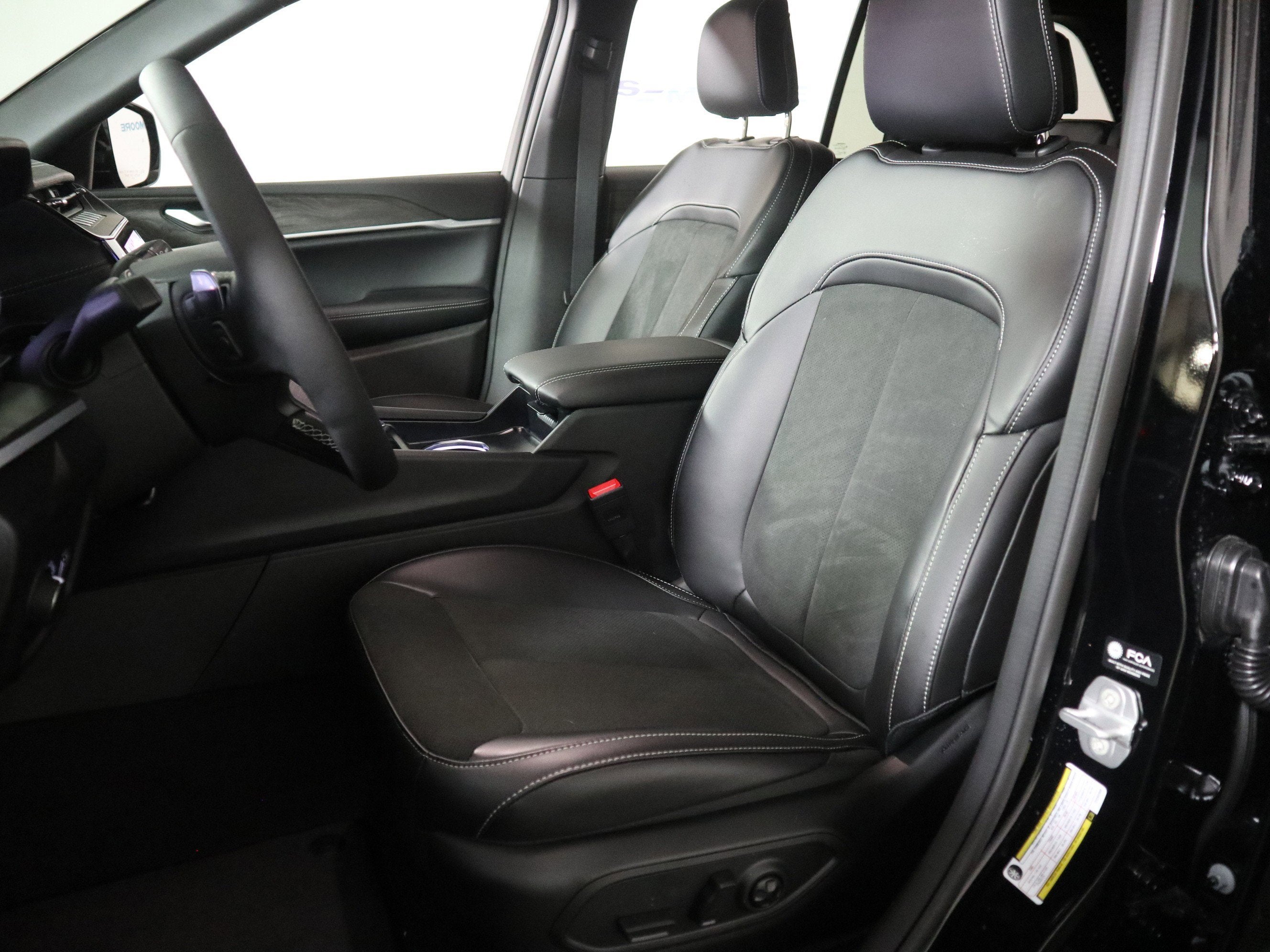 2026 Jeep Grand Cherokee Laredo Altitude 4x4