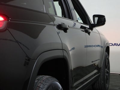 2026 Jeep Grand Cherokee Laredo Altitude 4x4